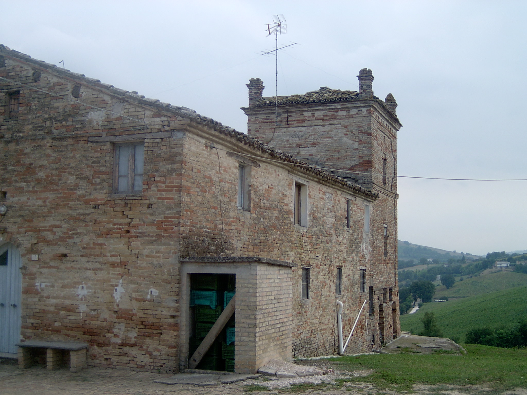 Casa Sbarbati (casa colonica, con scala interna) - Mogliano (MC) 