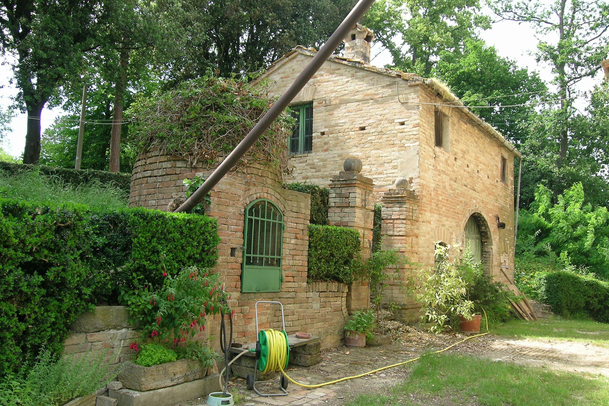 Casa del Custode di Villa Clementi (casa del custode, edificio di servizio annesso alla residenza) - Falerone (AP) 