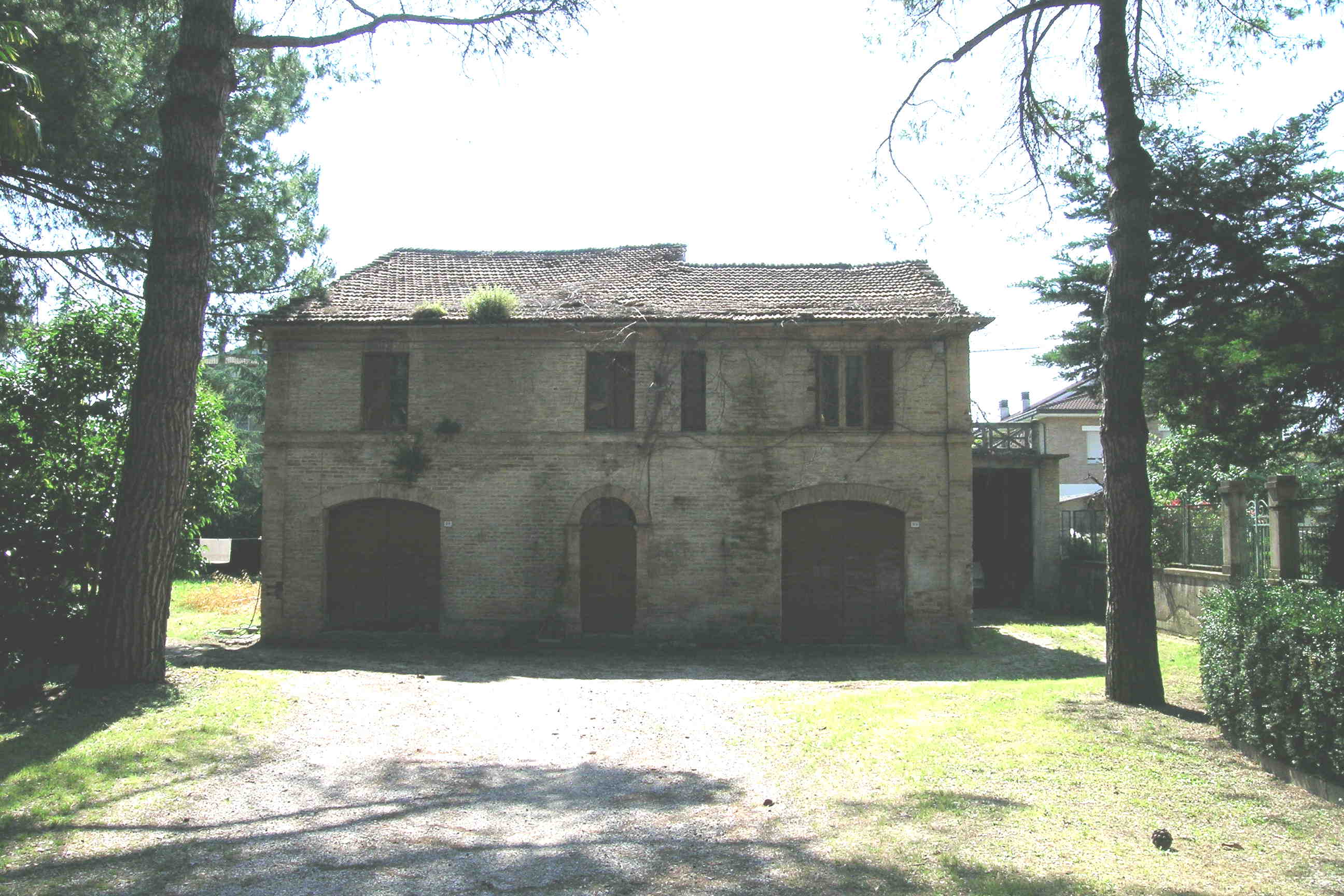 Annesso (annesso, edificio di servizio annesso alla residenza) - Falerone (AP) 