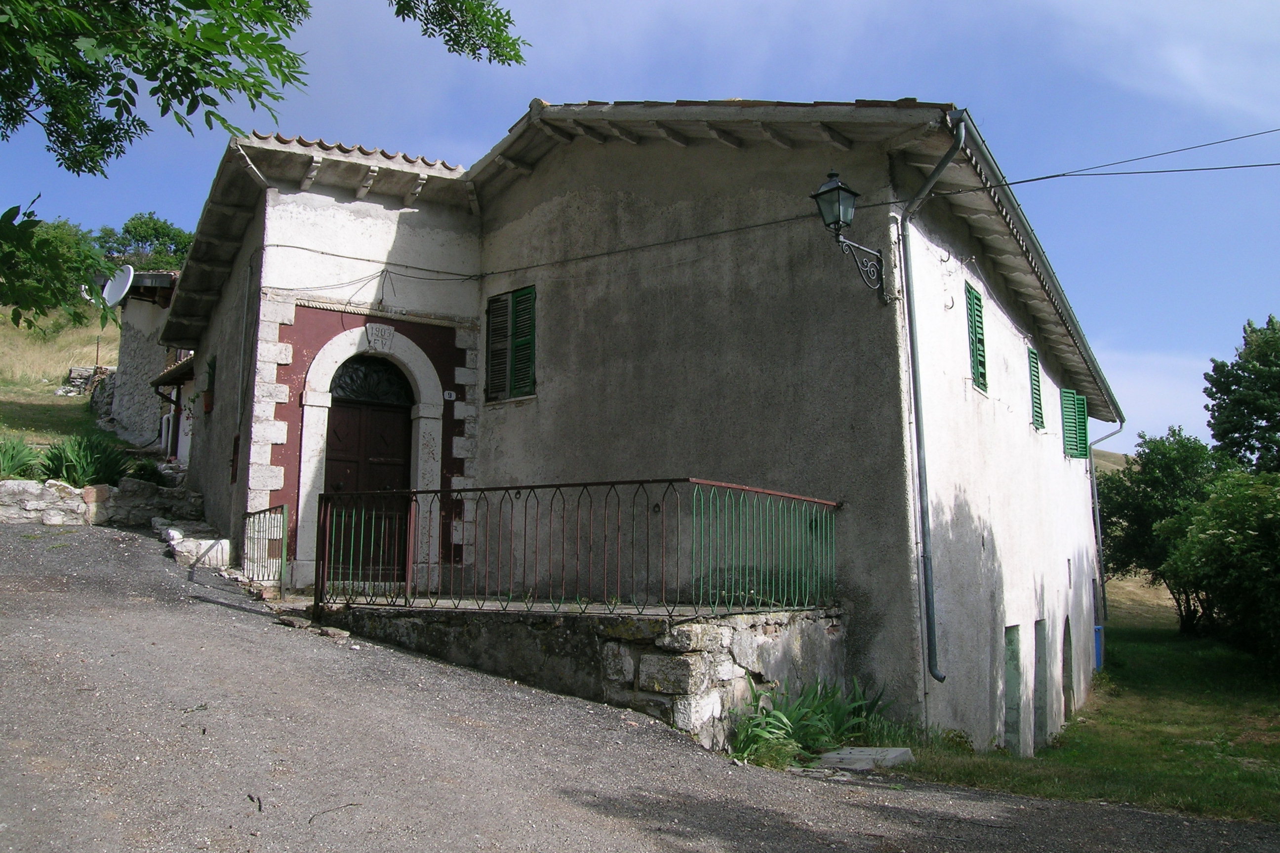 Casa colonica con portale in pietra (casa colonica) - Monte Cavallo (MC) 