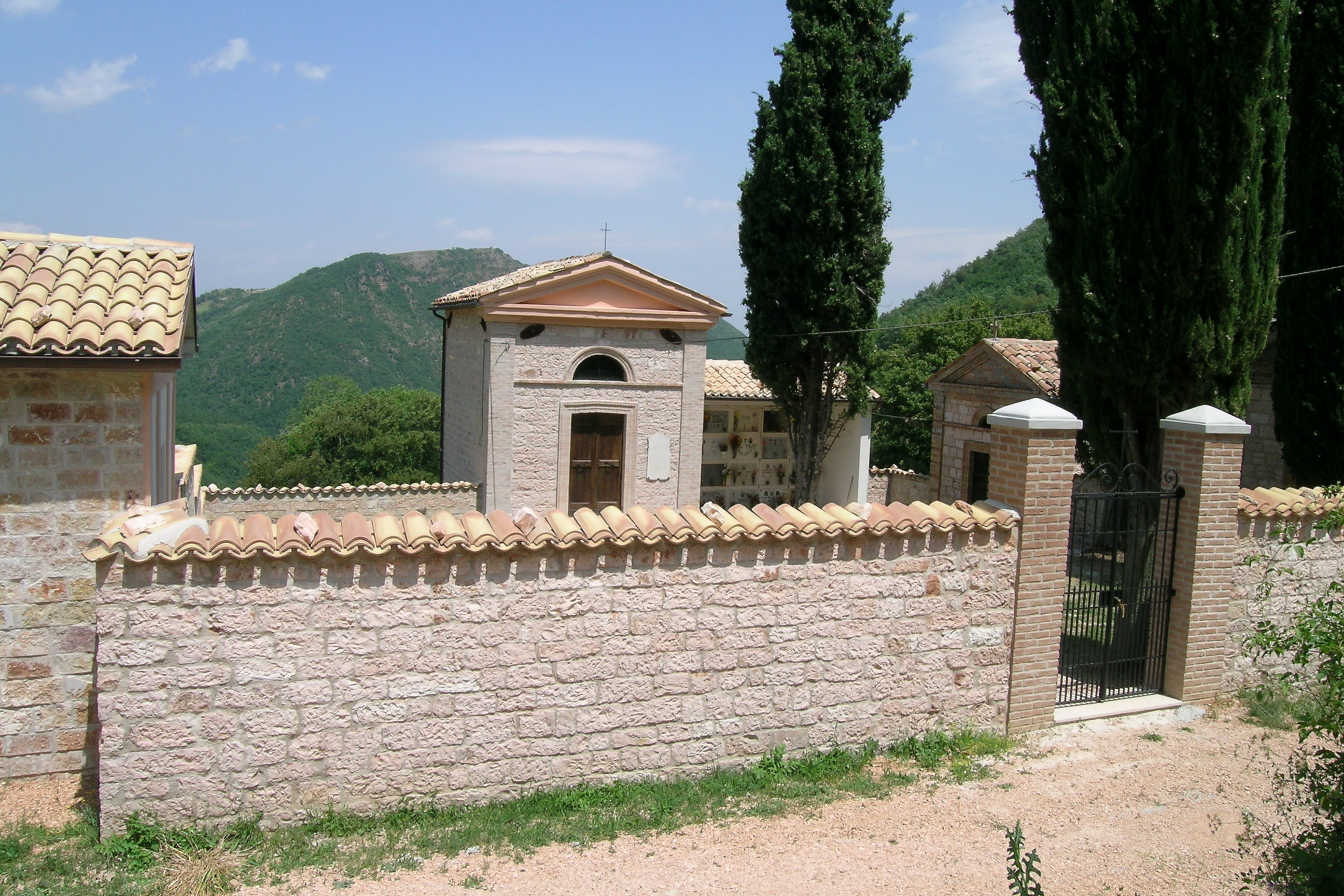 Cimitero di Cesure (cimitero, comunale) - Monte Cavallo (MC) 