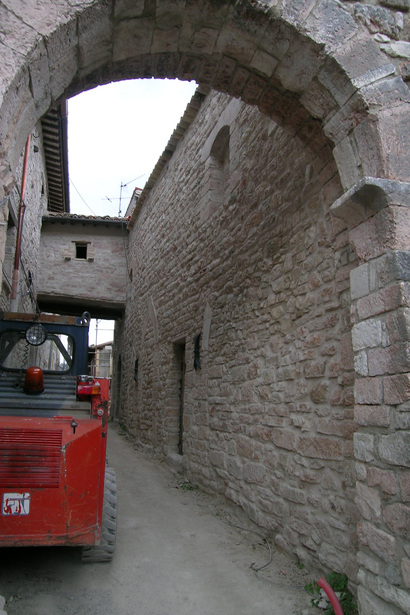Palazzo fortificato (palazzo, fortificato) - Pieve Torina (MC) 