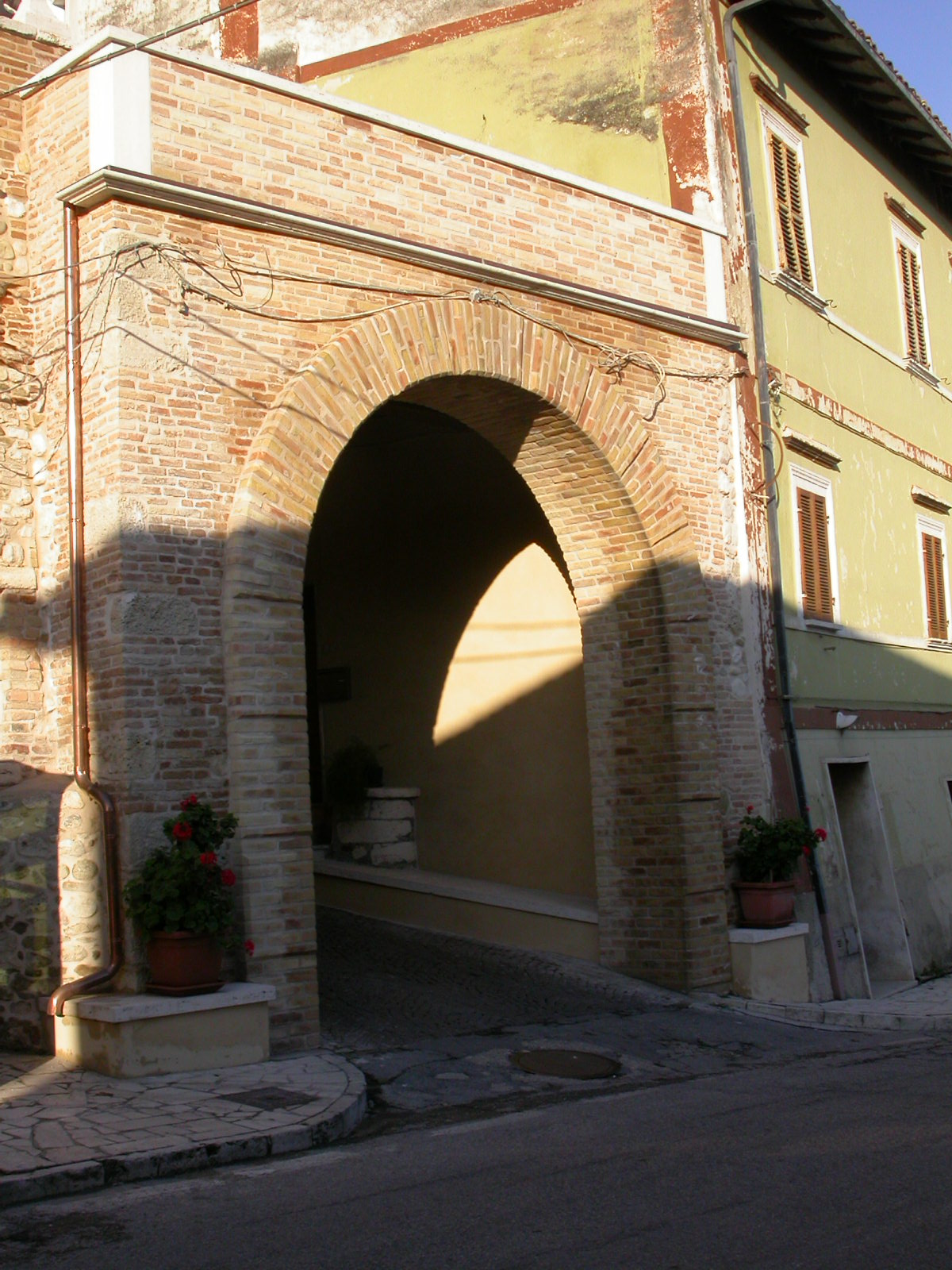 Arco dei Carpani (porta, urbica) - Maltignano (AP) 