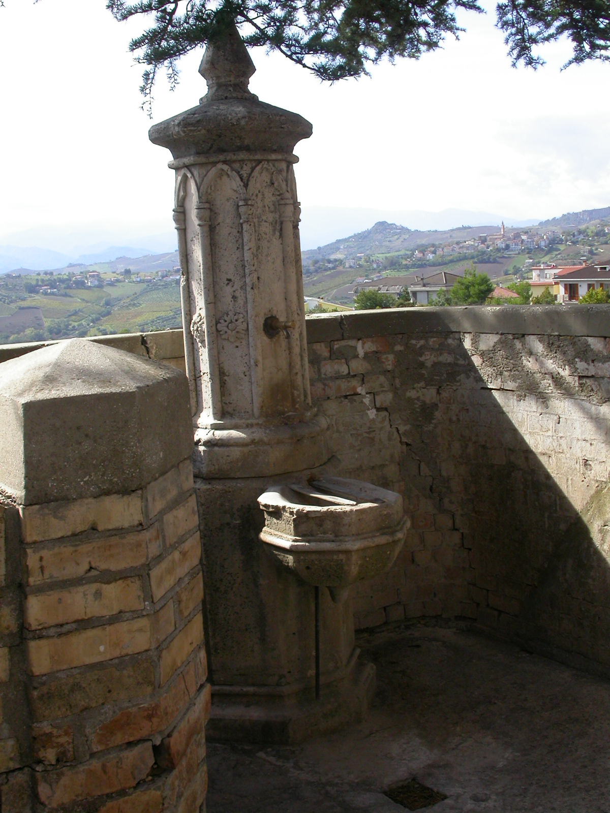 Fontana pubblica (fontana, pubblica) - Castignano (AP) 