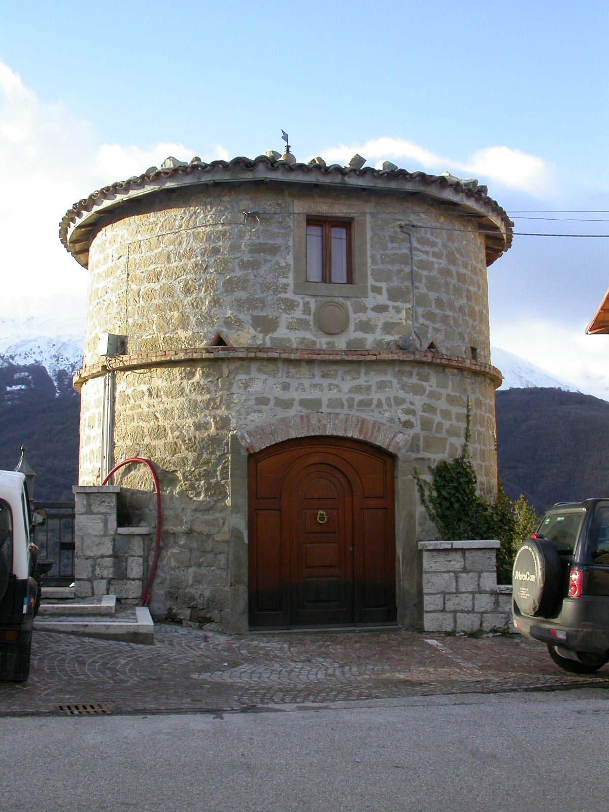 Casa colonica con torre colombaia (casa colonica, con torre colombaia) - Montegallo (AP) 