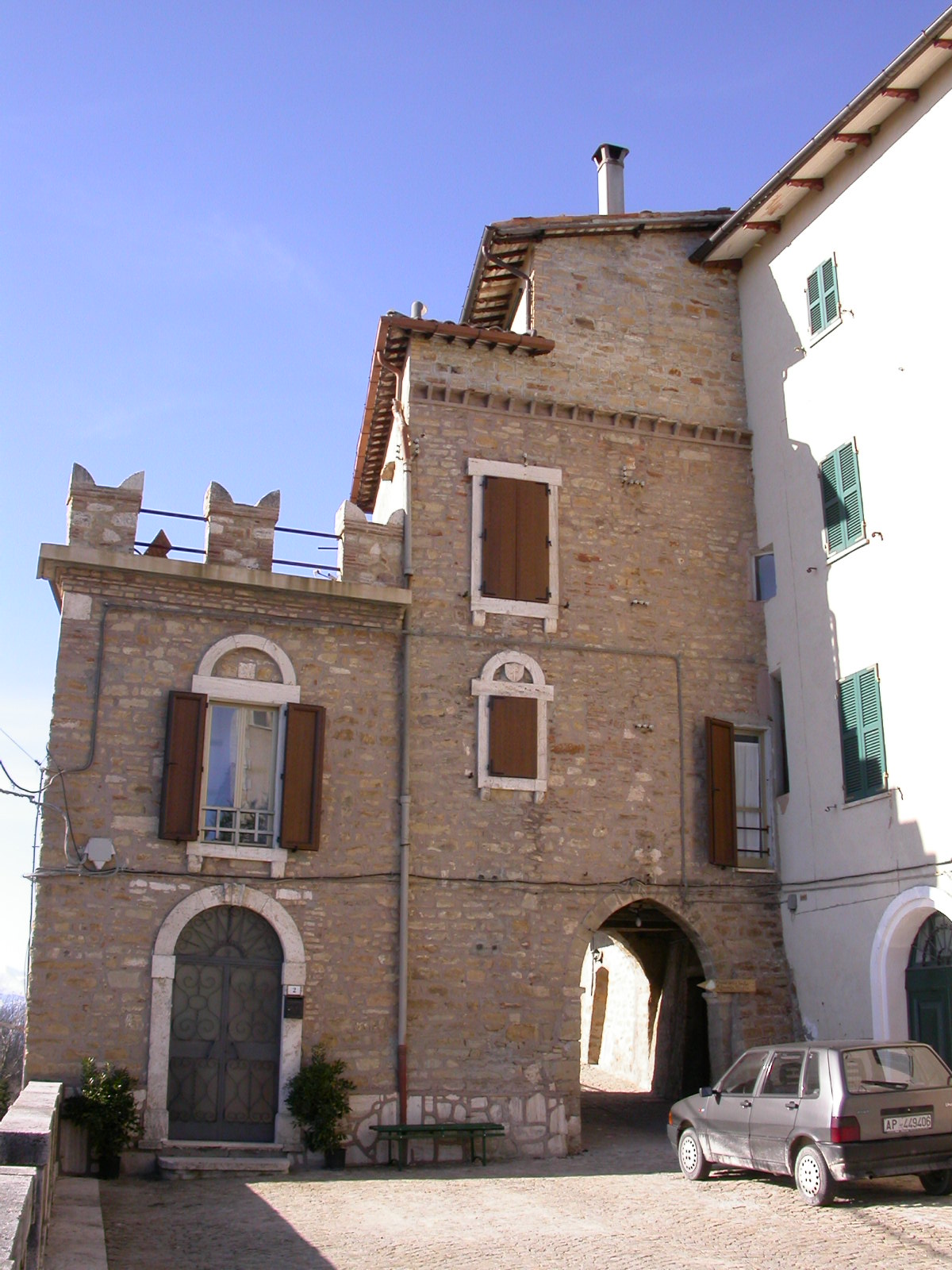 Casa-torre con porta urbica (casa-torre) - Rotella (AP) 