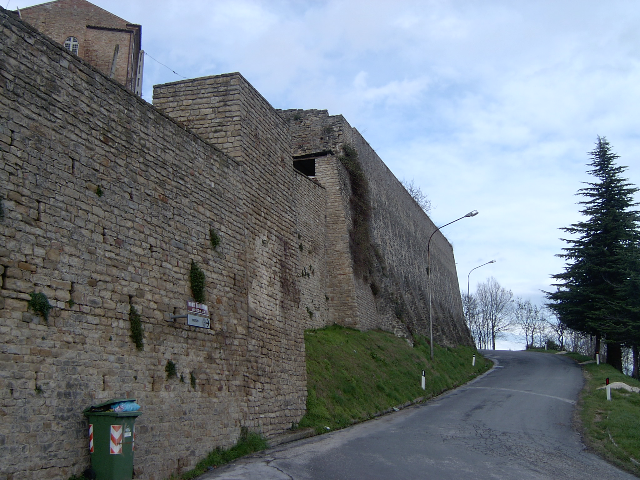 Mura urbiche (mura, urbiche) - Monte San Martino (MC) 