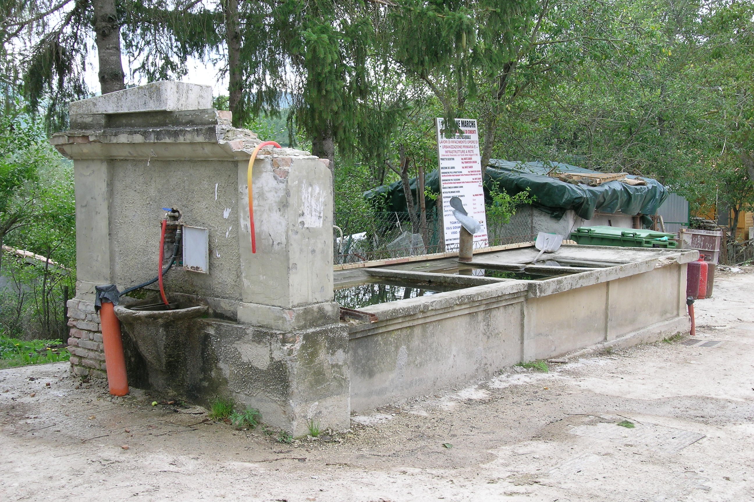 Fontana con lavatoi (fontana, pubblica) - Serravalle di Chienti (MC) 