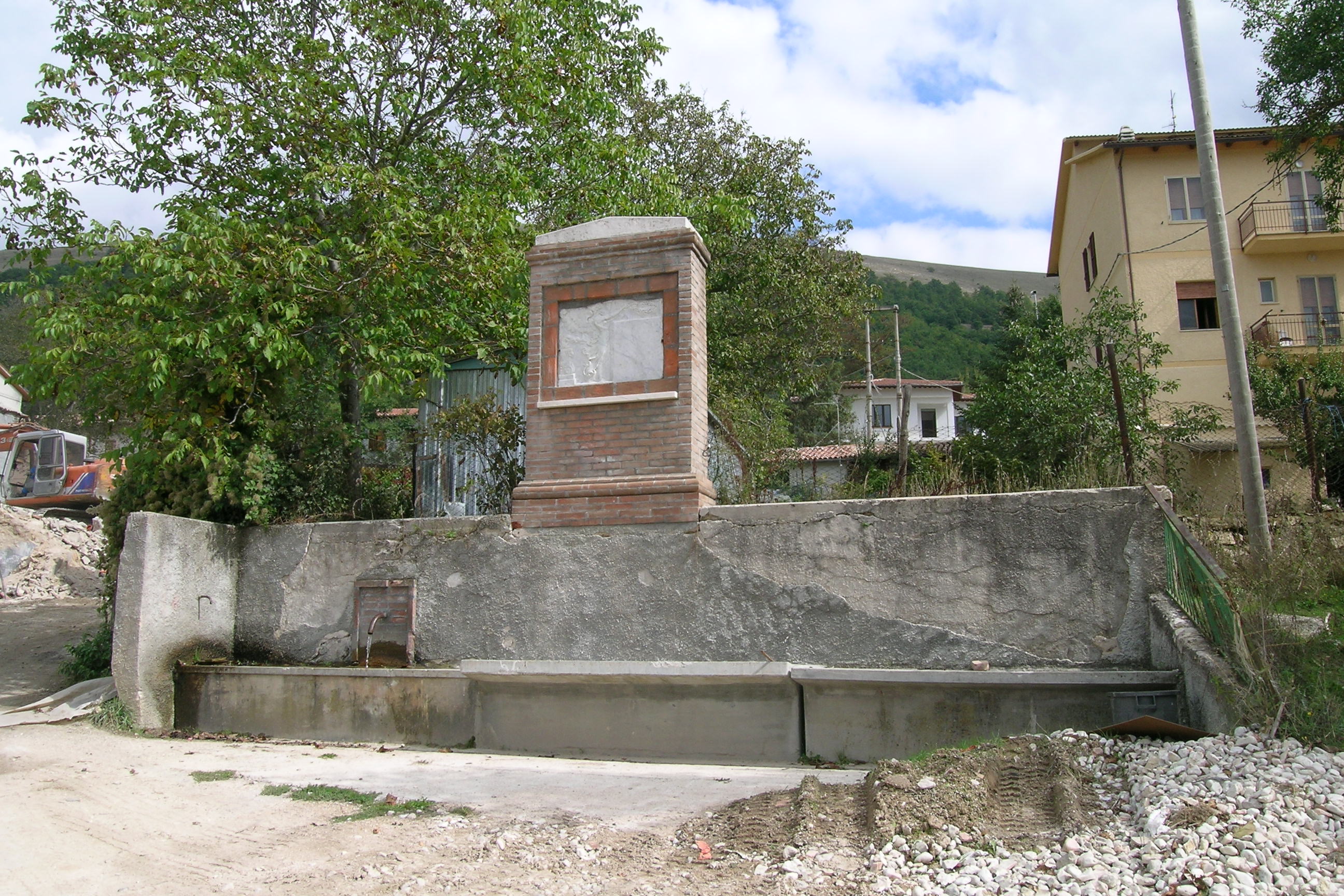 Fontana con lavatoi (fontana, pubblica) - Serravalle di Chienti (MC) 
