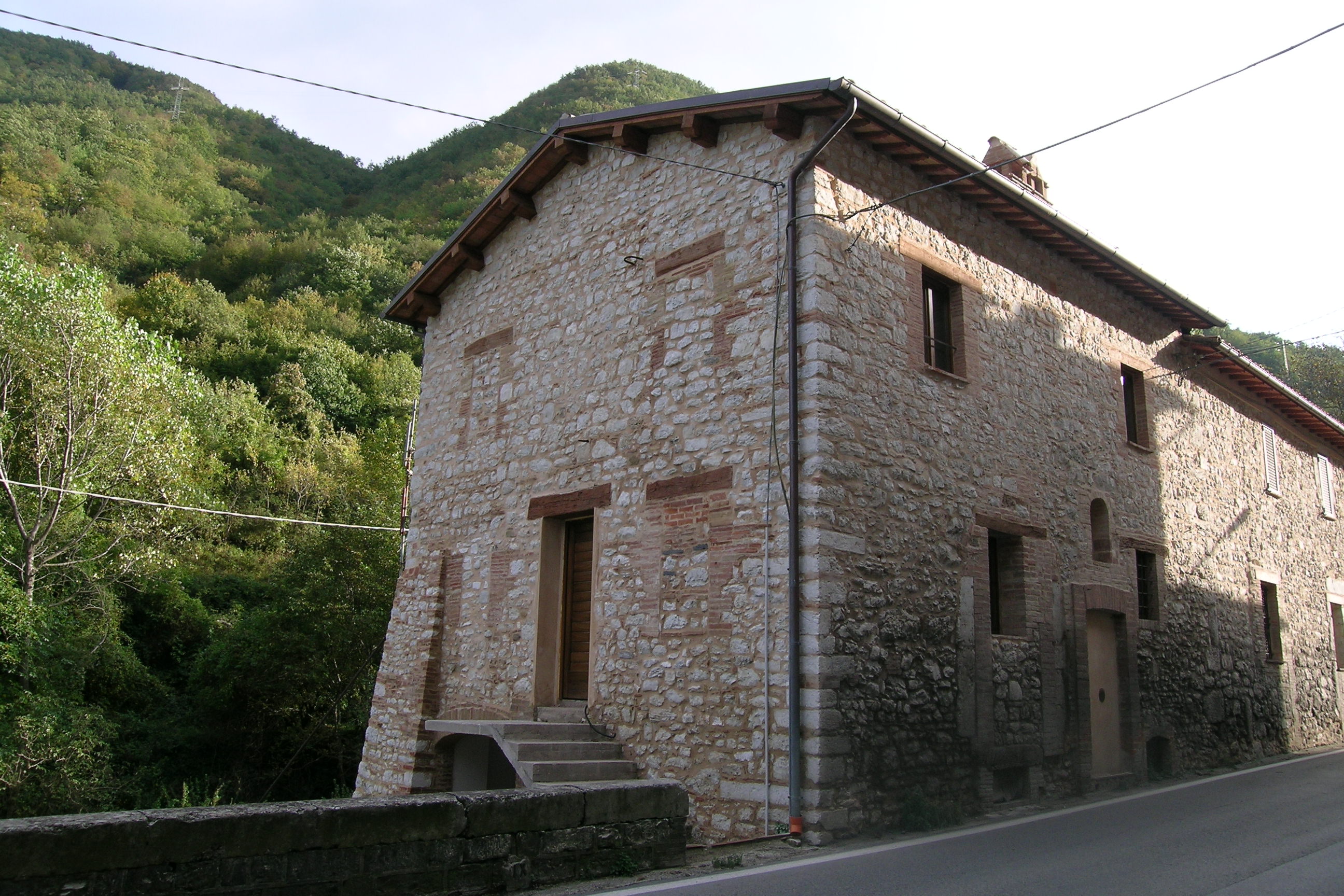 Casa a schiera (casa a schiera) - Serravalle di Chienti (MC) 