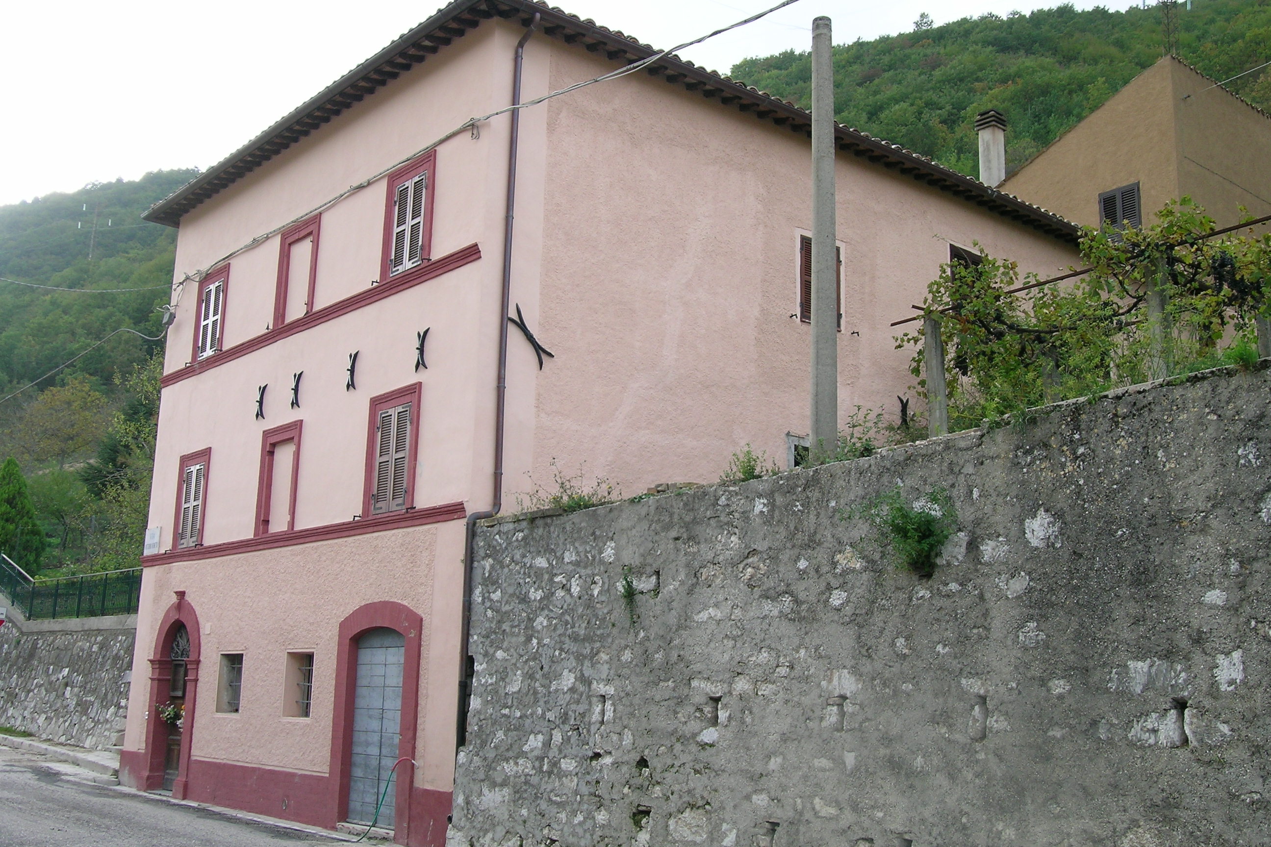 Palazzetto di appartamenti (palazzetto, di appartamenti) - Serravalle di Chienti (MC) 