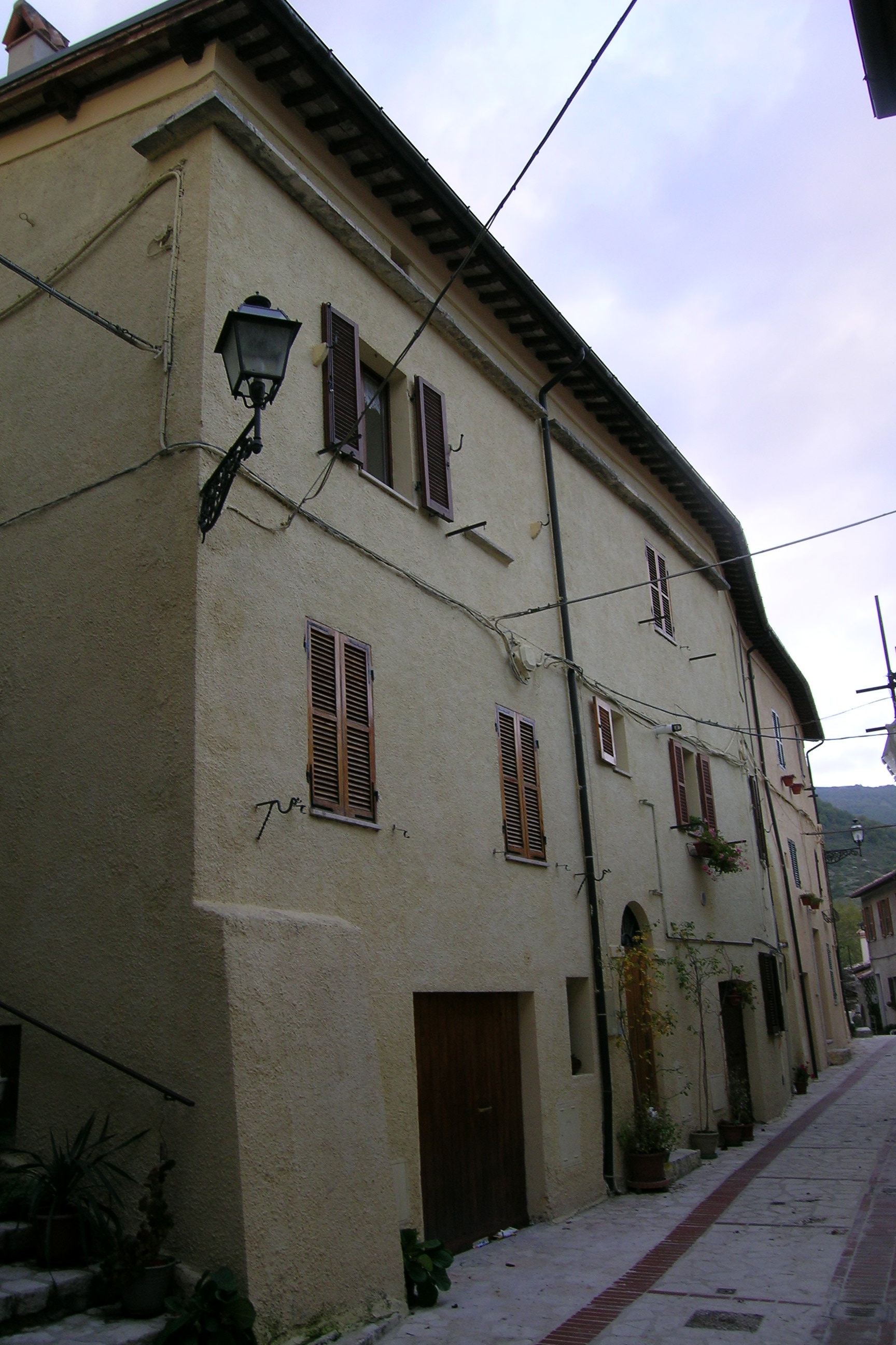 Casa-torre (casa-torre) - Serravalle di Chienti (MC) 