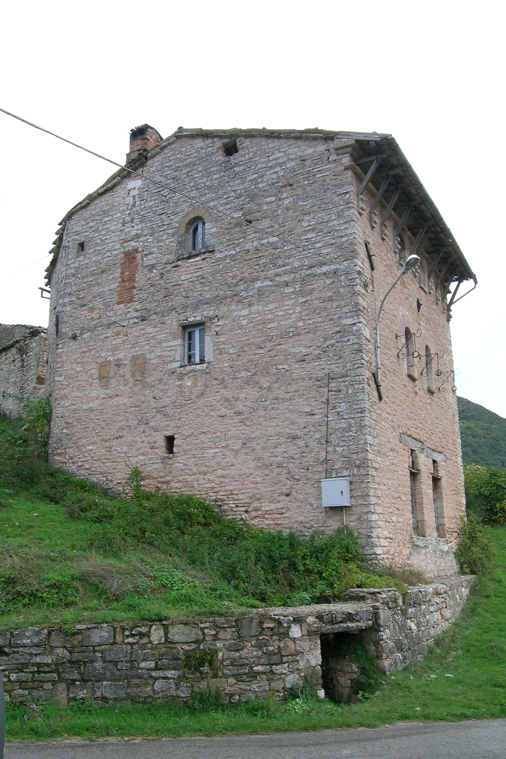Casa-torre (casa-torre) - Acquacanina (MC) 