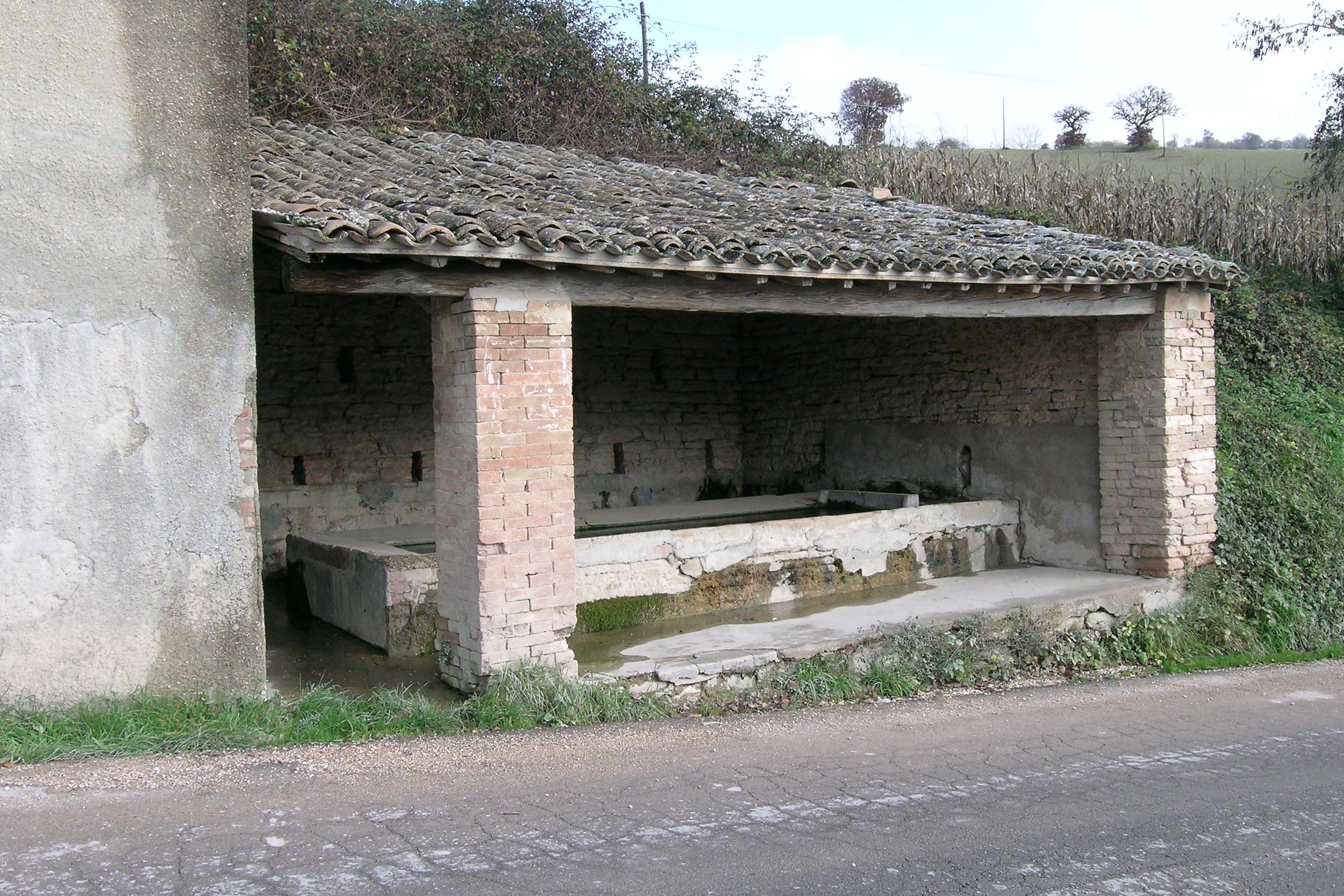 Fonte Asinina (fonte con lavatoi) - Castelraimondo (MC) 