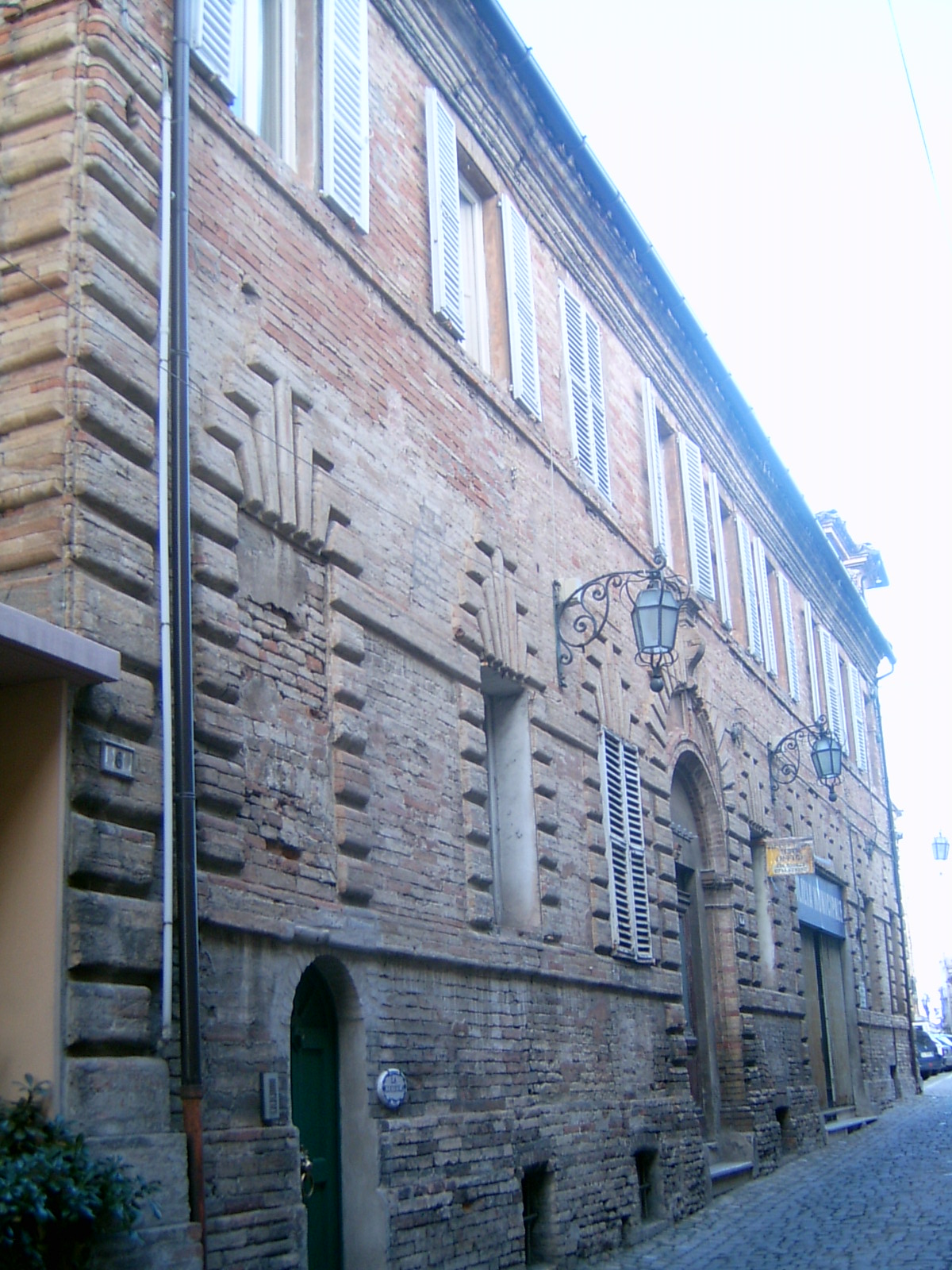Palazzo Ranier Luciani (palazzo, nobiliare) - Montegranaro (AP) 