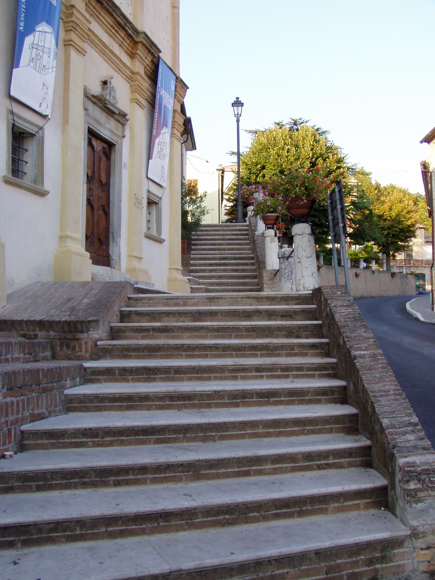 Scalinata (scalinata) - Montemaggiore al Metauro (PU) 