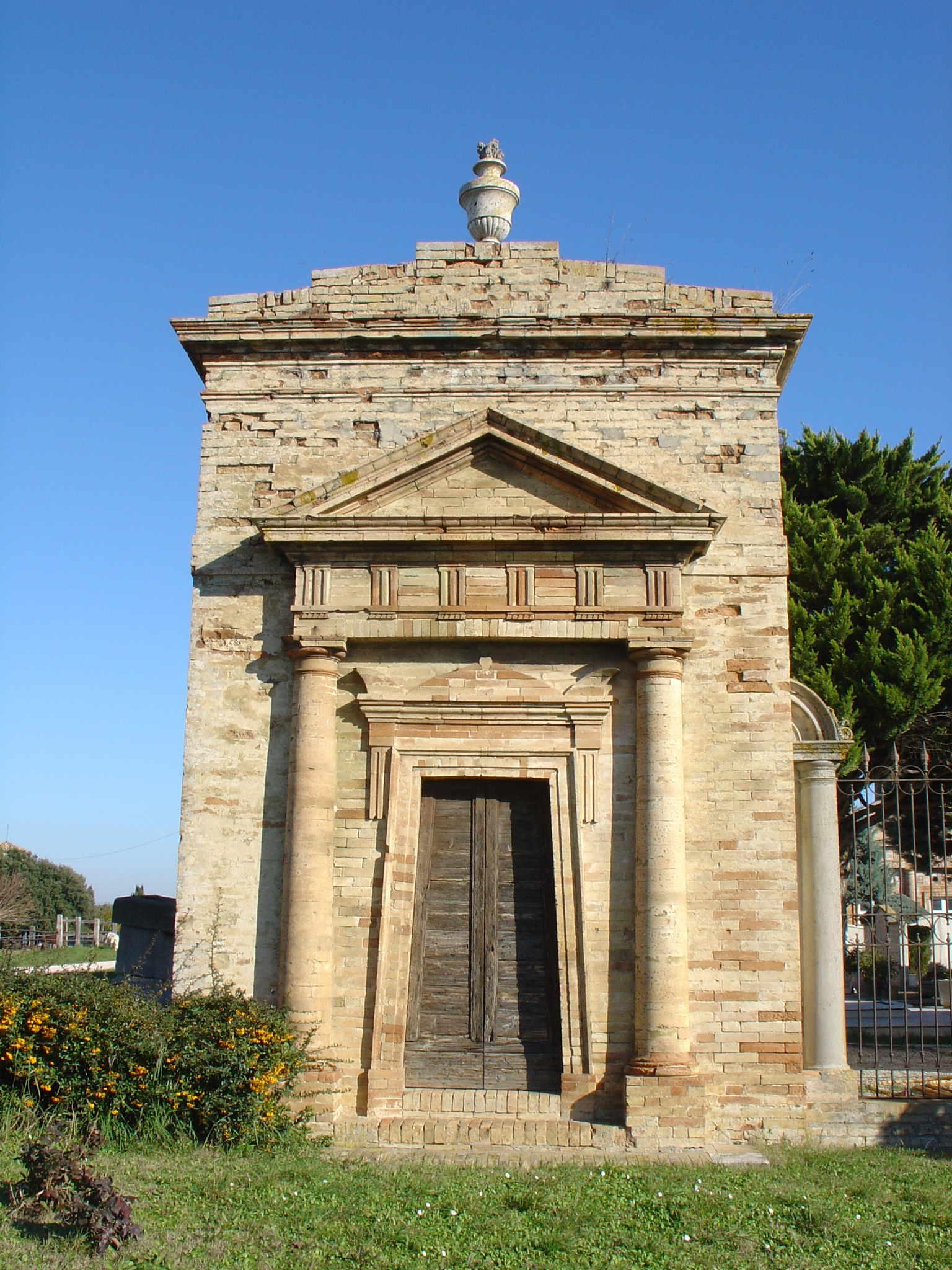 Cappella Corsi Pensieri (cappella, funeraria) - Monterubbiano (AP) 