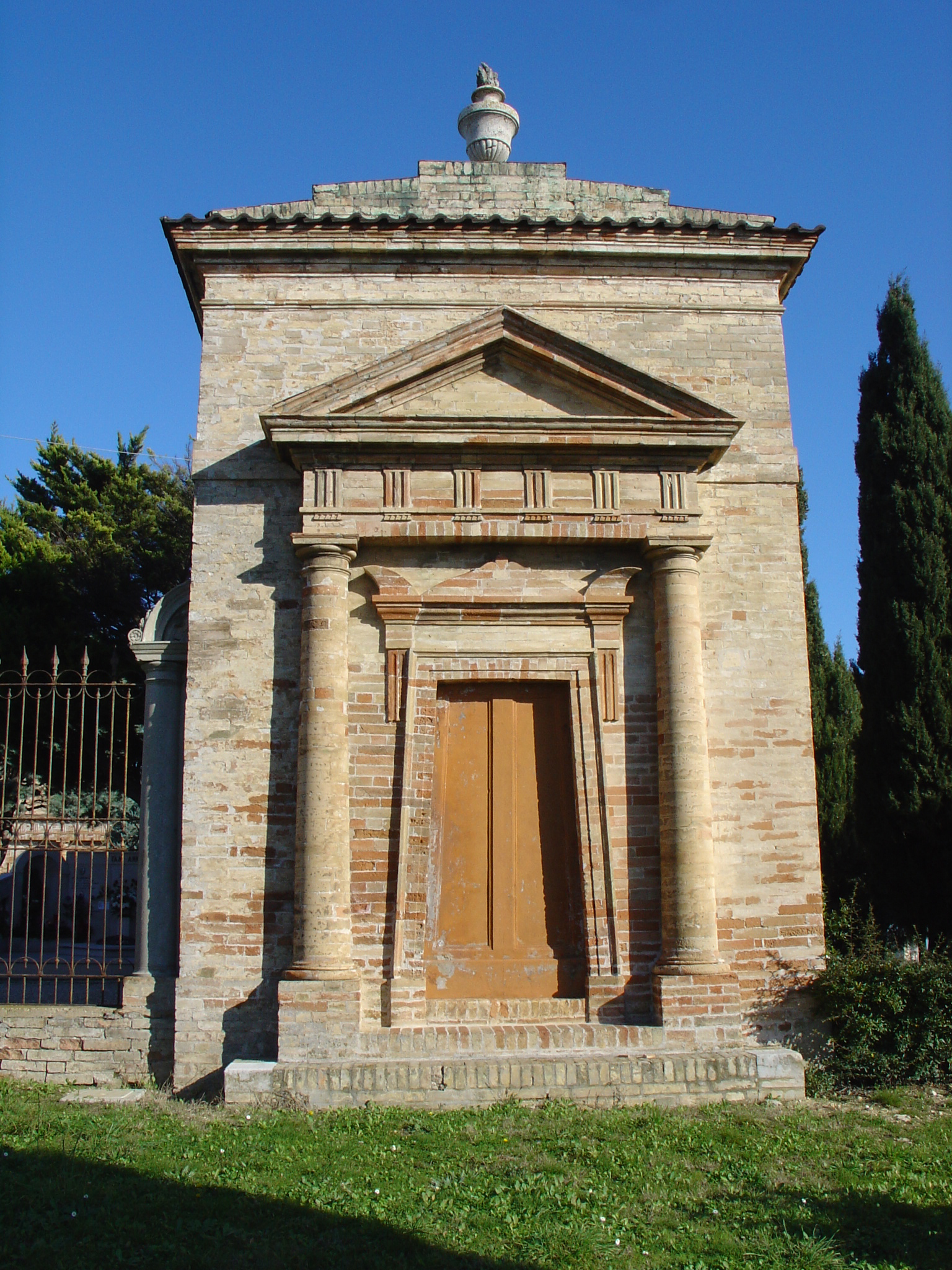 Cappella De Marzi (cappella, funeraria) - Monterubbiano (AP) 