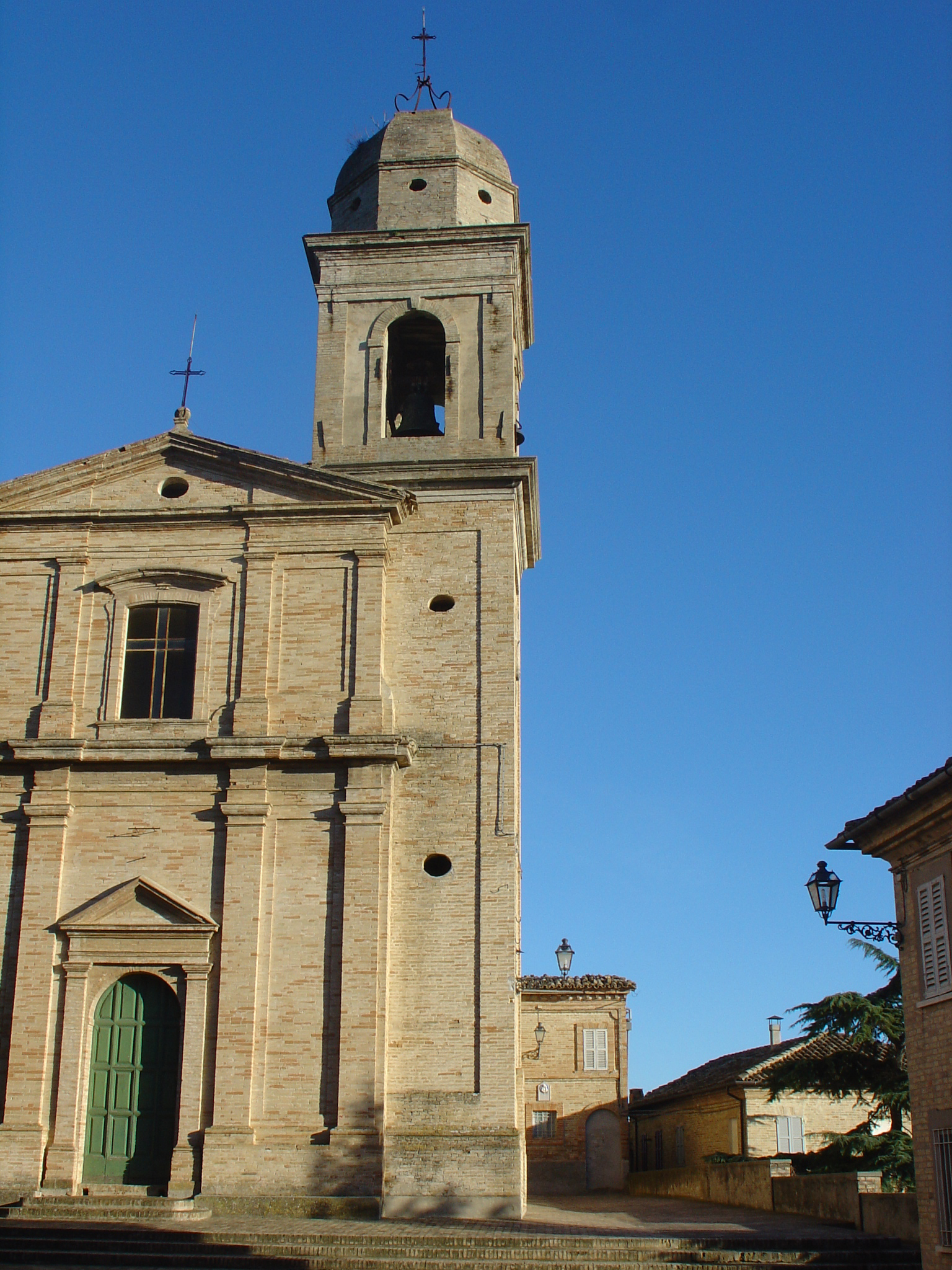 Campanile della Chiesa di S. Pietro (campanile) - Montottone (AP) 