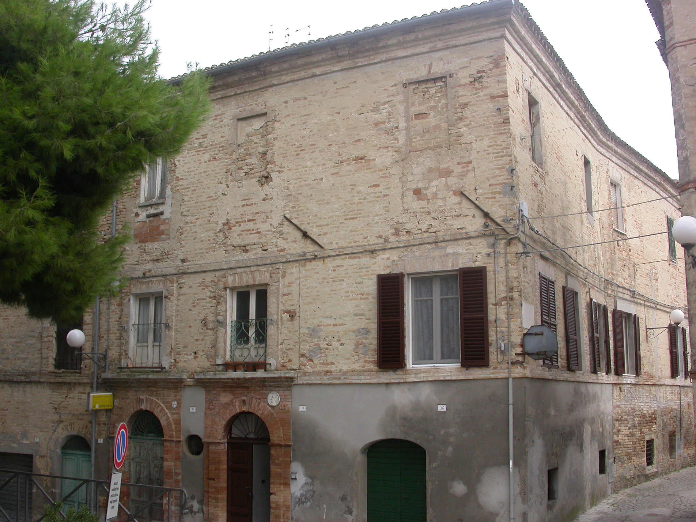 Casa in piazza Roma (casa a blocco) - Campofilone (AP) 
