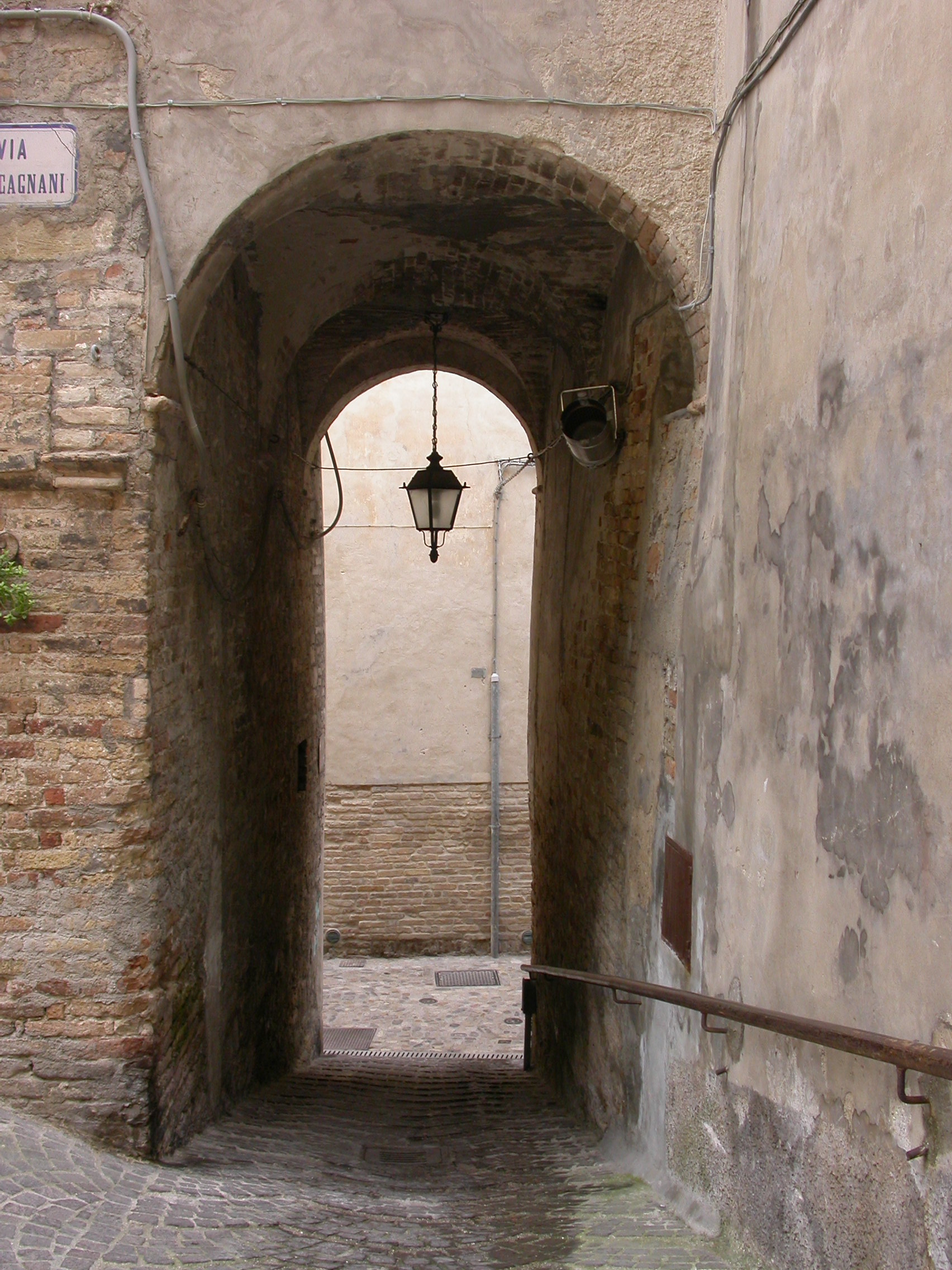 Passaggio coperto in via Fraccagnani (arco) - Grottammare (AP) 