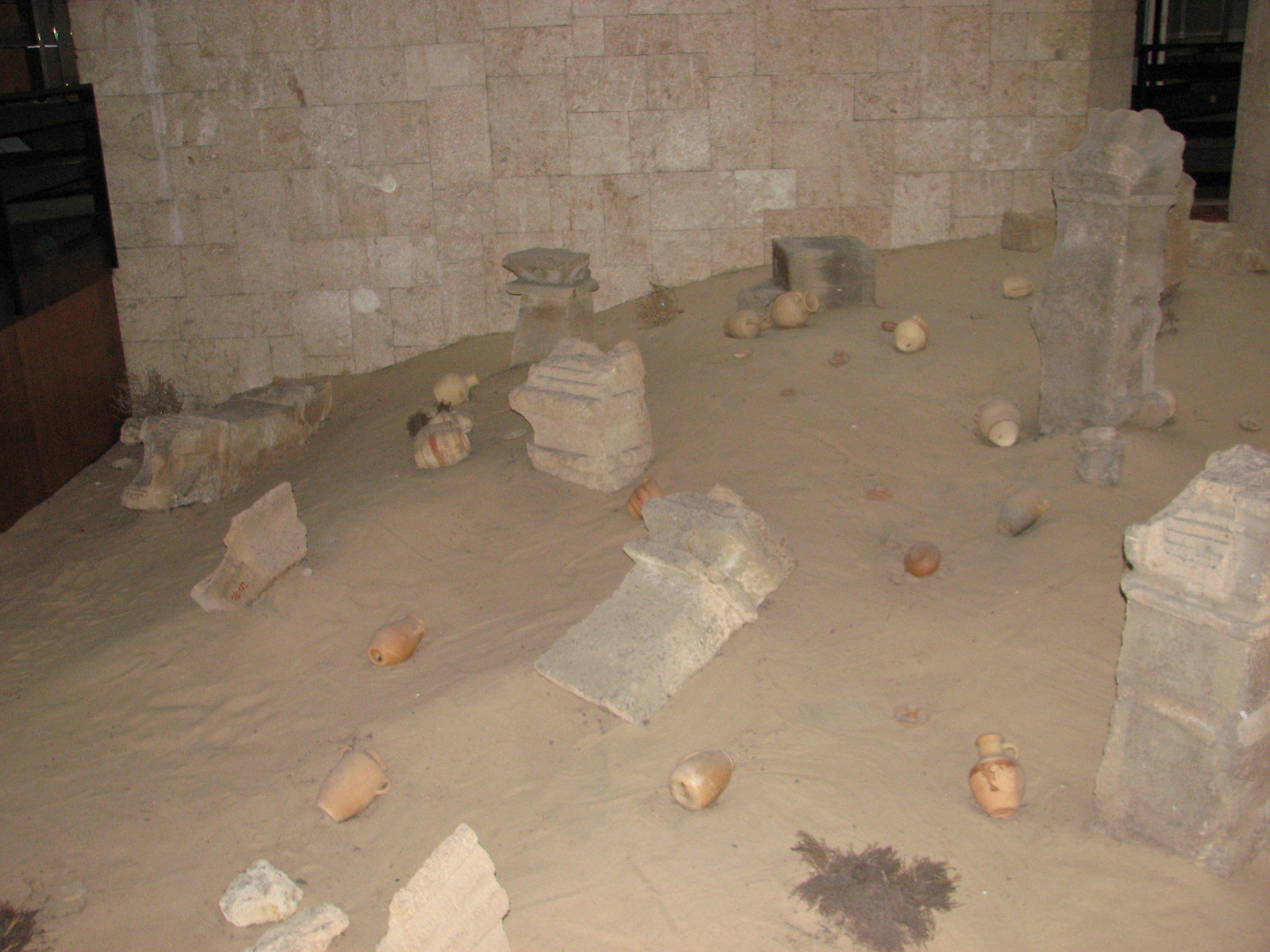 materiale di collezione museale (ceramica, reperti fittili, materiale lapideo, metallo, vetro) (età fenicio punica-età romana)