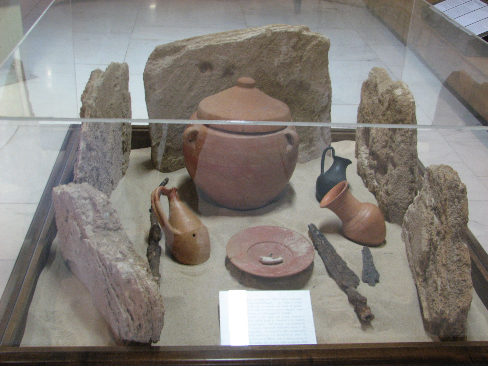 Materiale di collezione museale (ceramica, materiale lapideo, metallo, osso-avorio, reperti fittili, vetro)