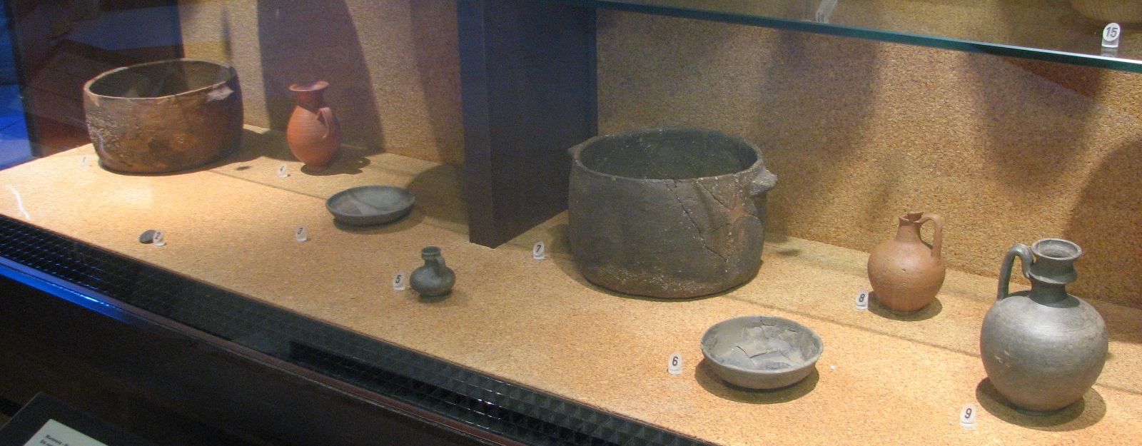 Materiale di collezione museale (ceramica, metallo)