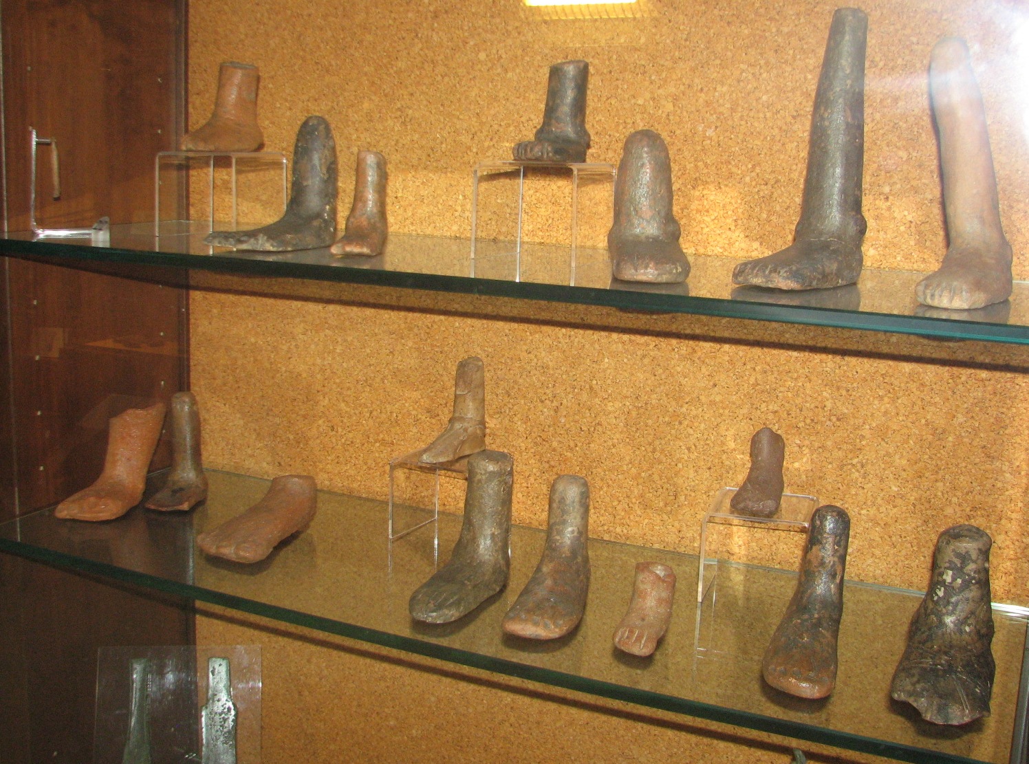 Materiale di collezione museale (reperti fittili, metallo)