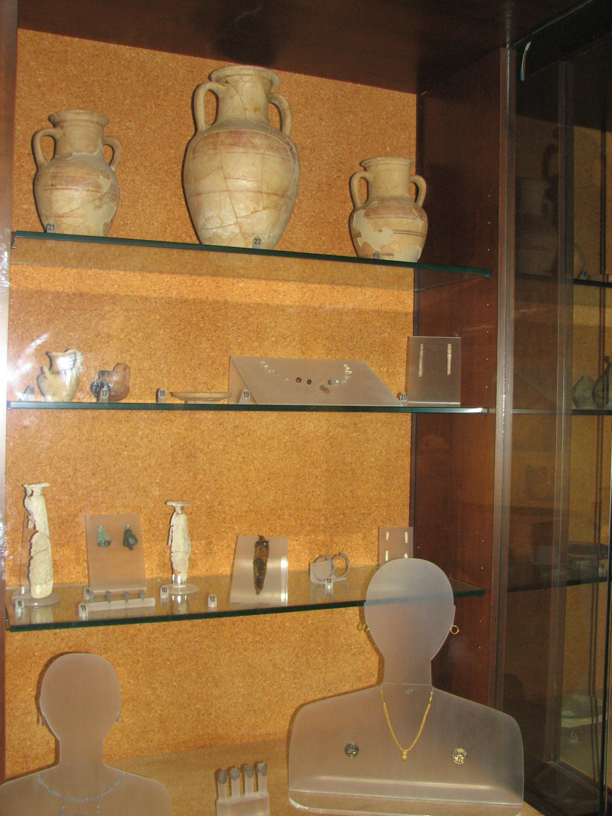 Materiale di collezione museale (ceramica, materiale lapideo, metallo, oggetti d'ornamento, osso-avorio, vetro)