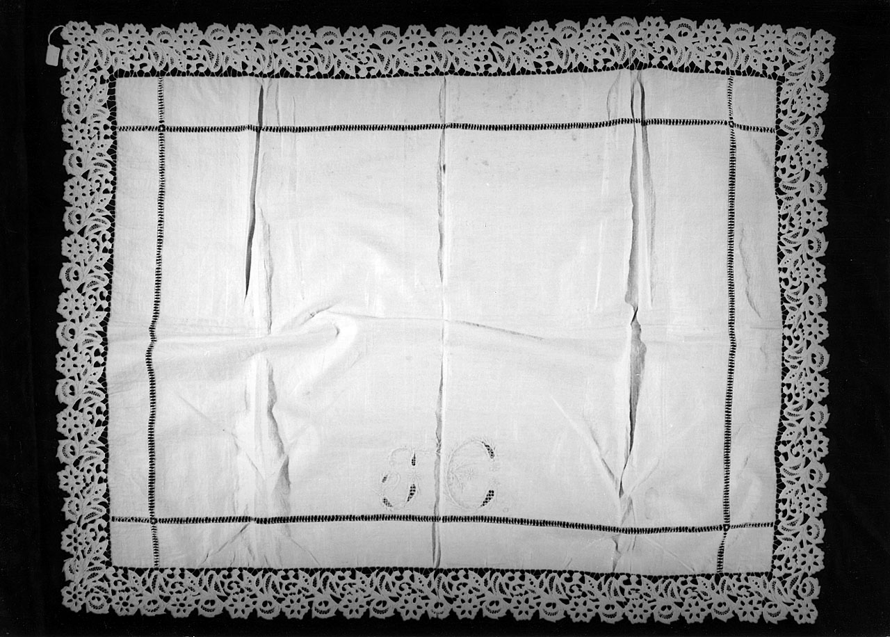 fodera di cuscino, coppia di Cocola Teresina (inizio sec. XX)