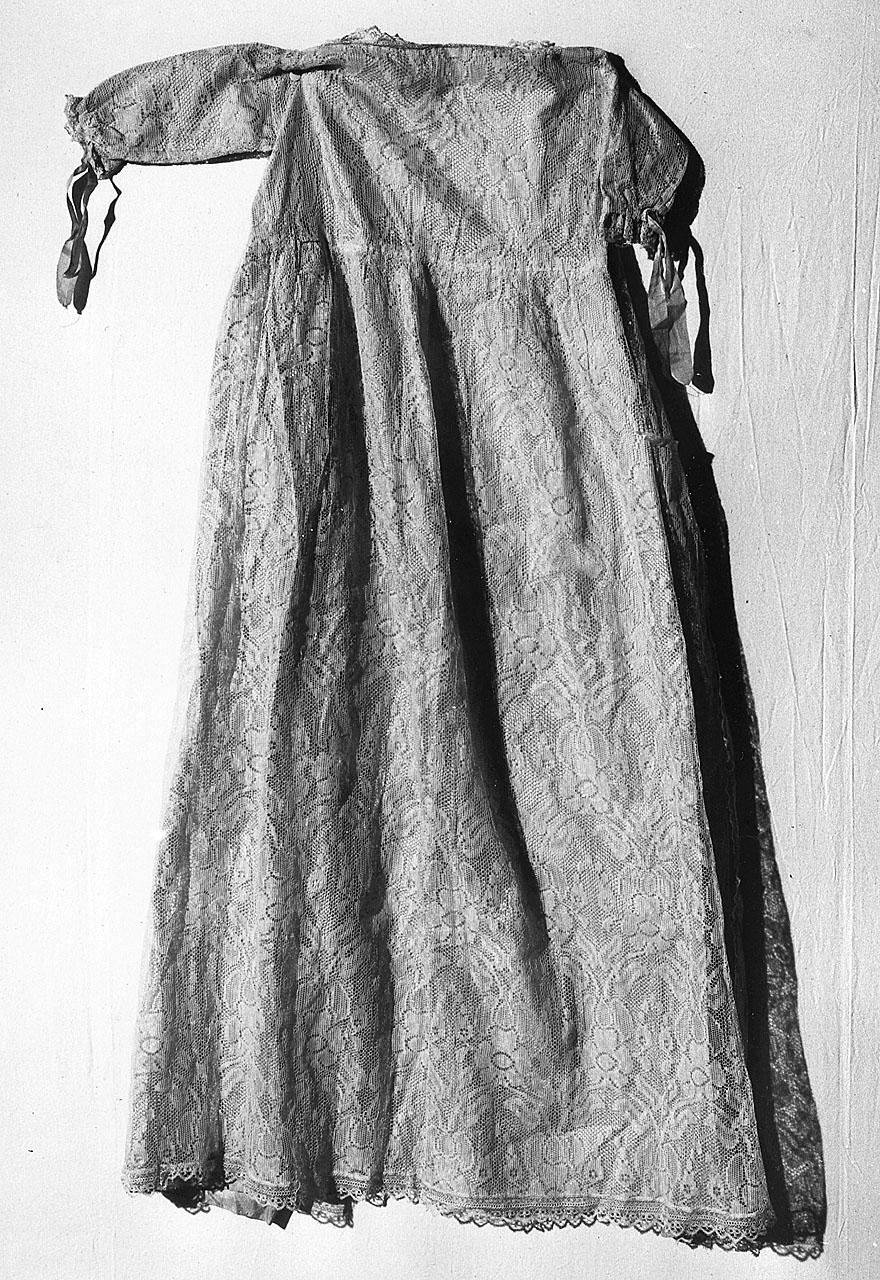 veste di battesimo - manifattura inglese (?) (fine/ inizio secc. XIX/ XX)