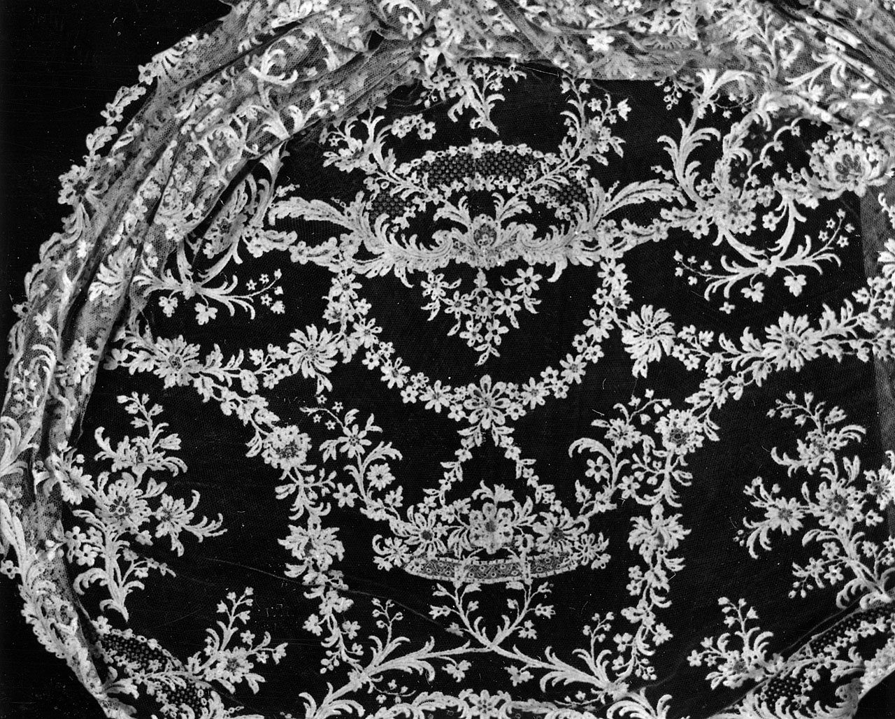 abito femminile, frammento - manifattura di Argentan (meta', seconda meta' sec. XVIII, sec. XIX, sec. XX)