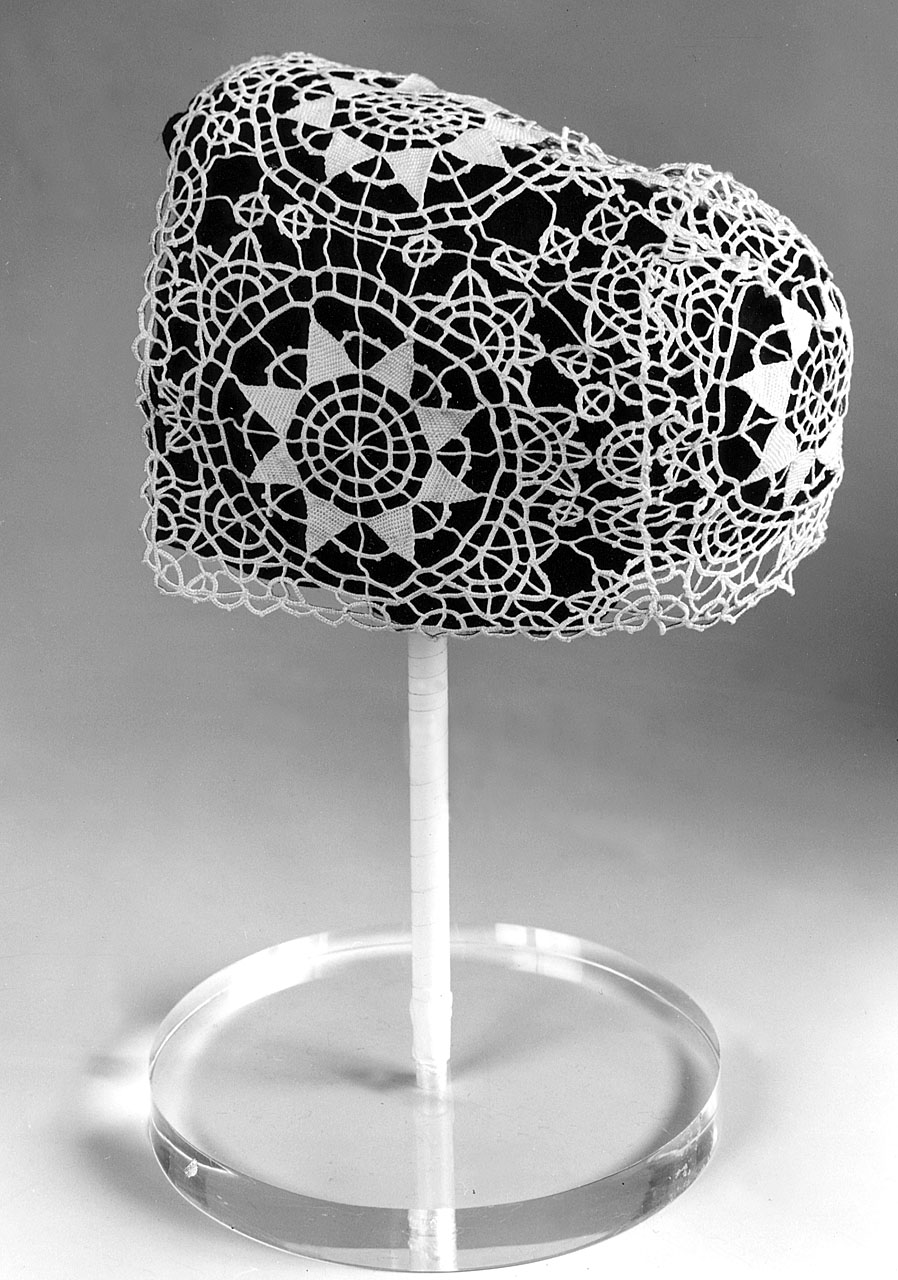 cuffia da neonato - manifattura italiana (sec. XX)