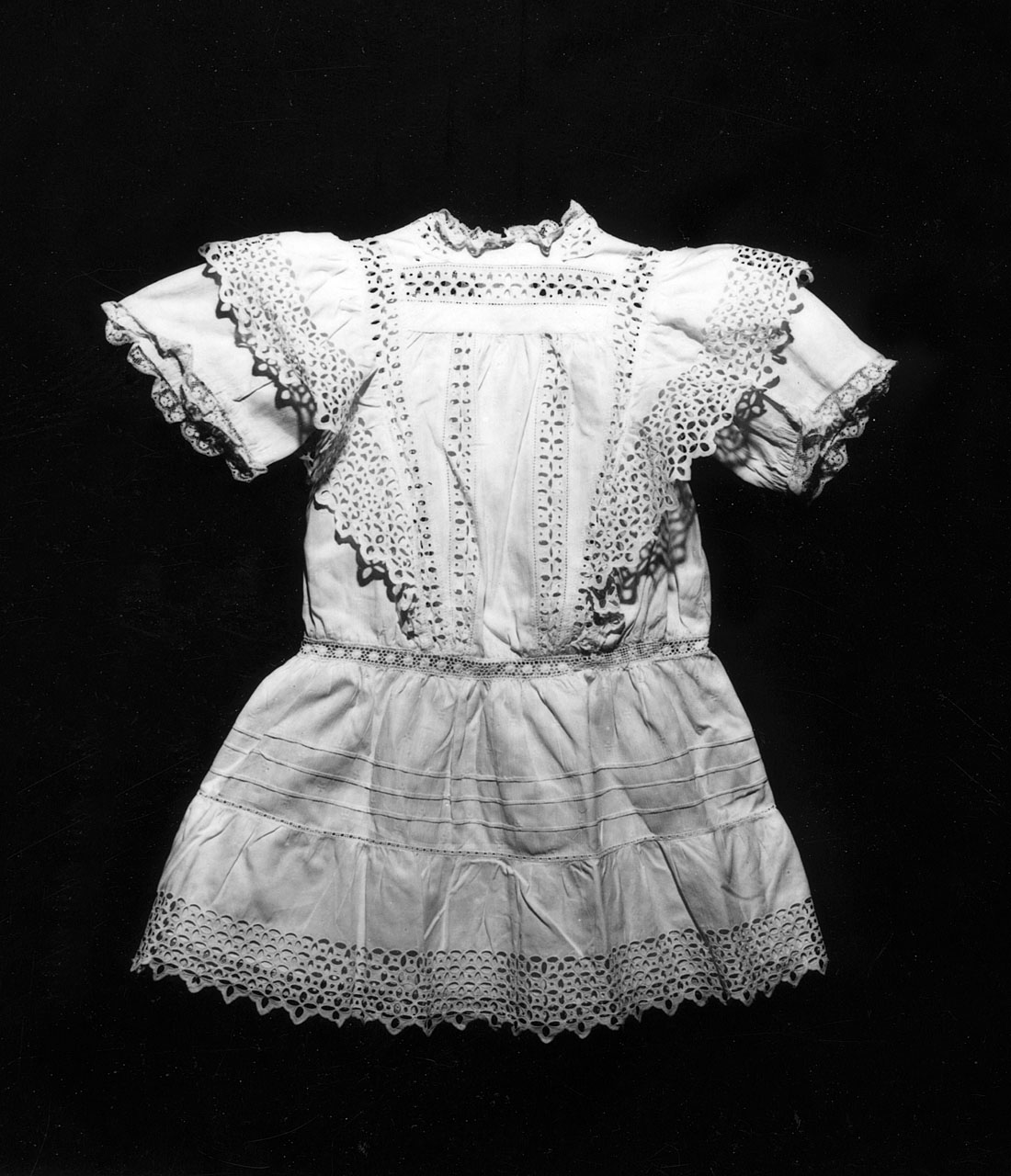 abito infantile - manifattura francese (sec. XX)