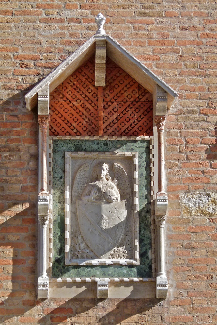 angelo reggistemma (rilievo, opera isolata) - produzione veneziana (primo quarto sec. XX)