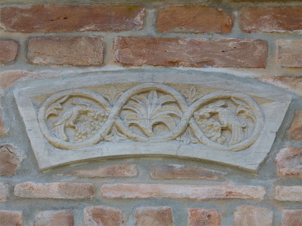 motivi decorativi vegetali con uccelli (rilievo, opera isolata) - produzione veneziana (sec. XX)