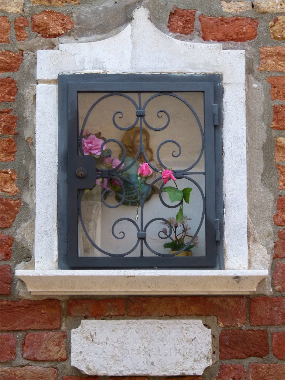 Madonna con Bambino (tabernacolo, opera isolata) - ambito veneziano (meta' sec. XX)