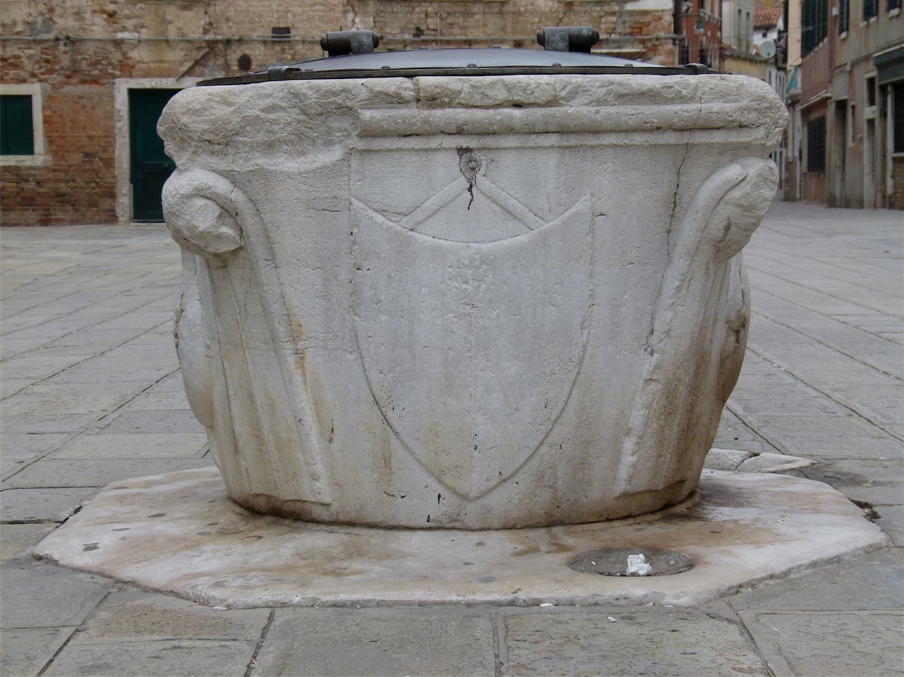 araldica, anfore (vera da pozzo, opera isolata) - produzione veneziana (secc. XIV-XV)