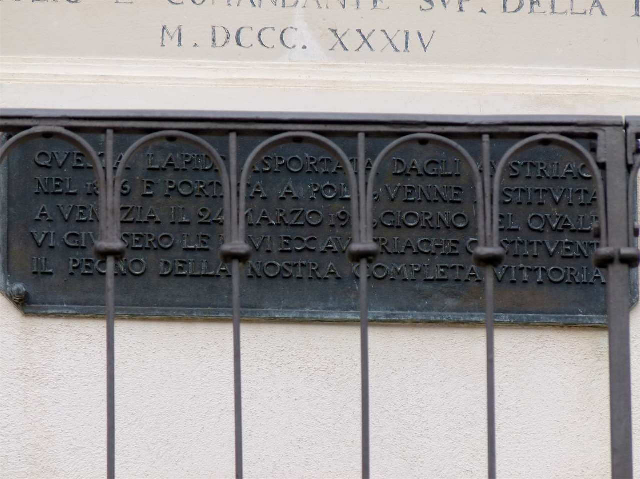 guerra (lapide) - produzione veneziana (sec. XX)