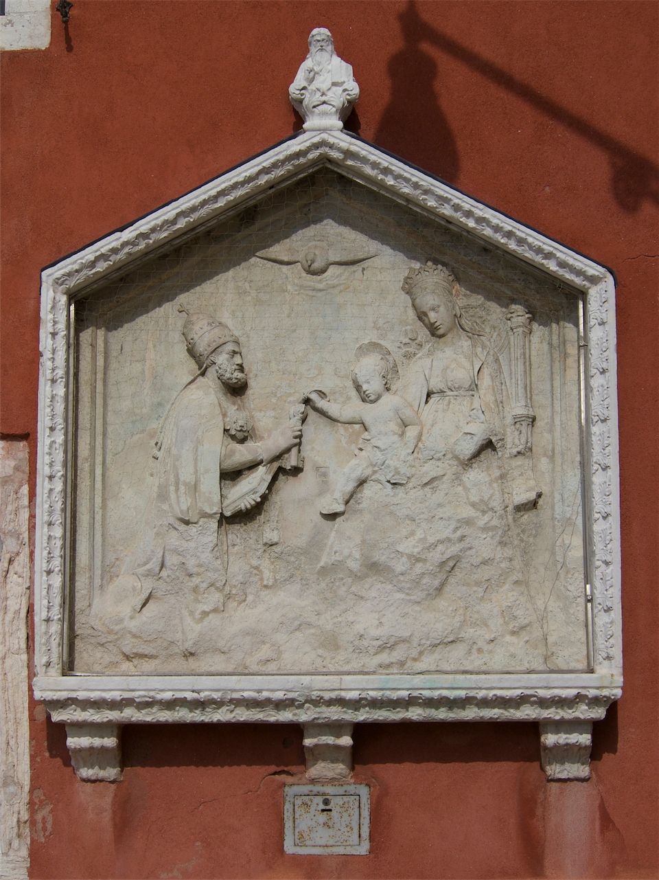 Madonna con Bambino in trono e San Pietro (rilievo, opera isolata) - produzione veneziana (sec. XV)