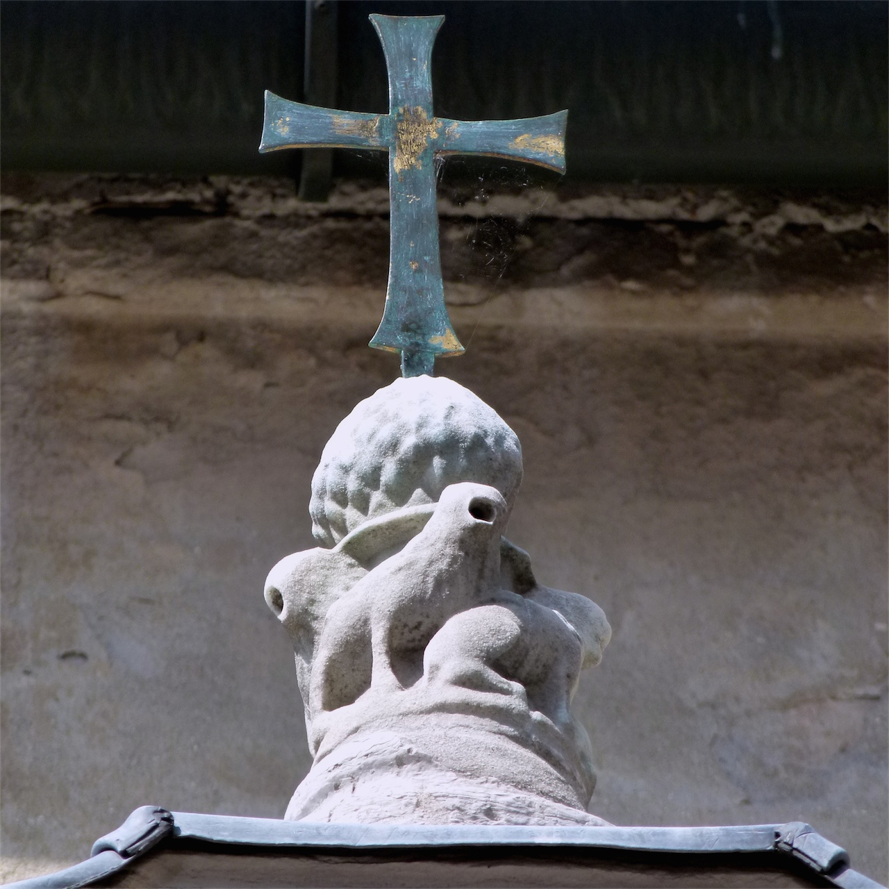 croce, leoni e pigna (scultura, frammento) - ambito veneziano (sec. XIII)