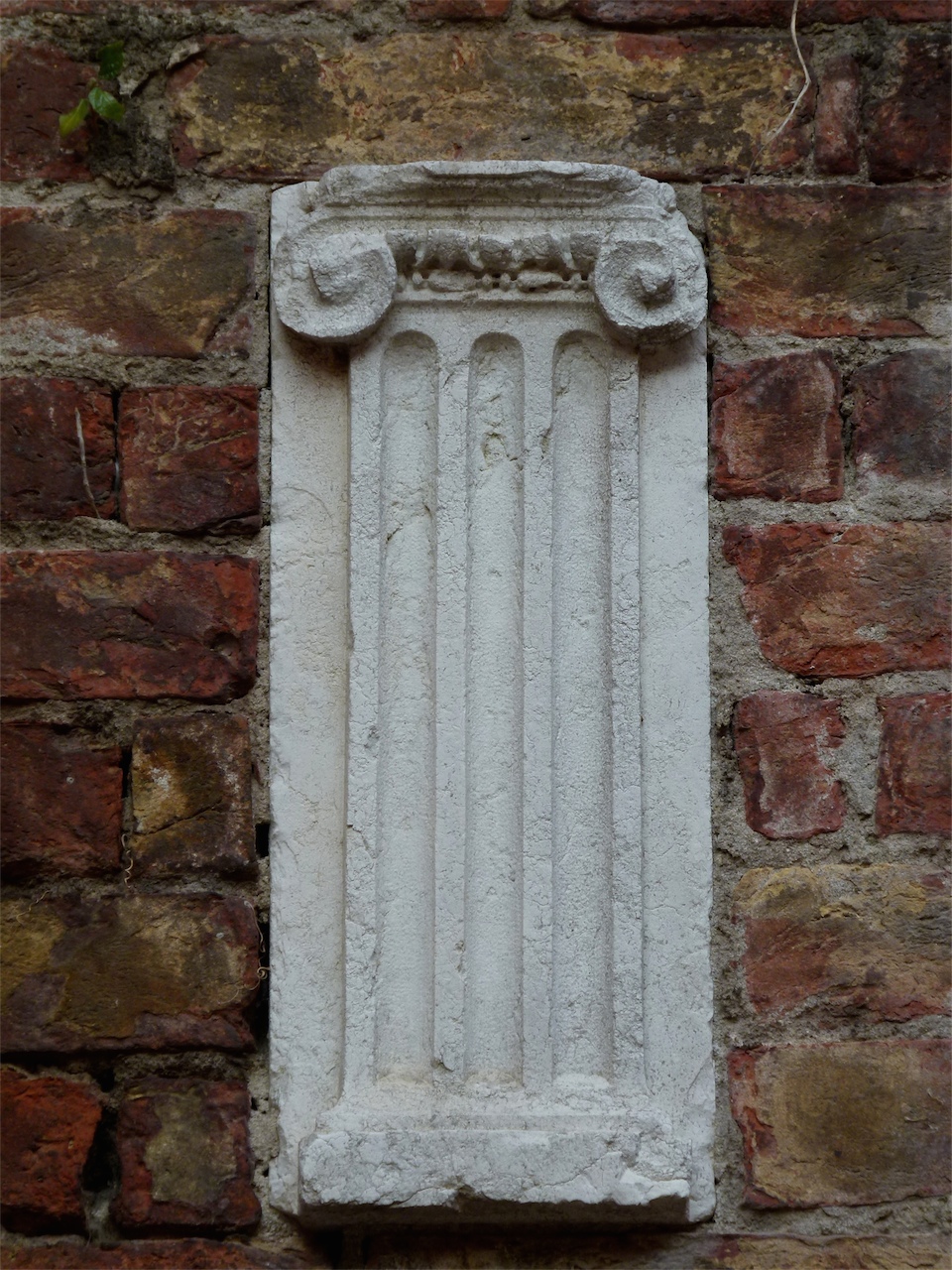 colonna ionica (rilievo, frammento) - ambito veneziano (sec. XX)