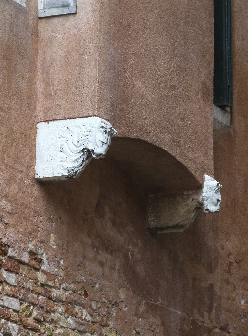 testa di leone (mensola architettonica, coppia) - ambito veneziano (sec. XV)
