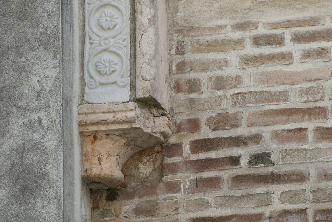 capitello di colonnina, insieme - ambito veneziano (metà sec. XIII)