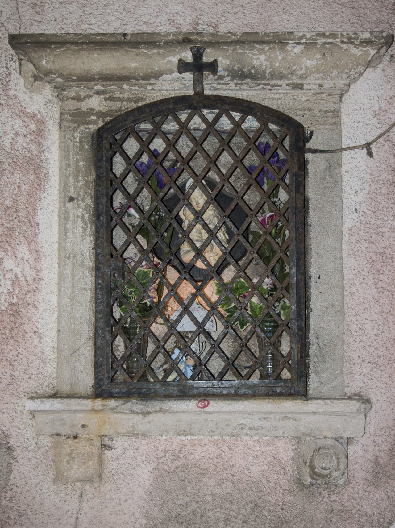 Madonna con Bambino (tabernacolo, opera isolata) - ambito veneziano (sec. XVIII, sec. XIX, sec. XVIII, sec. XX)