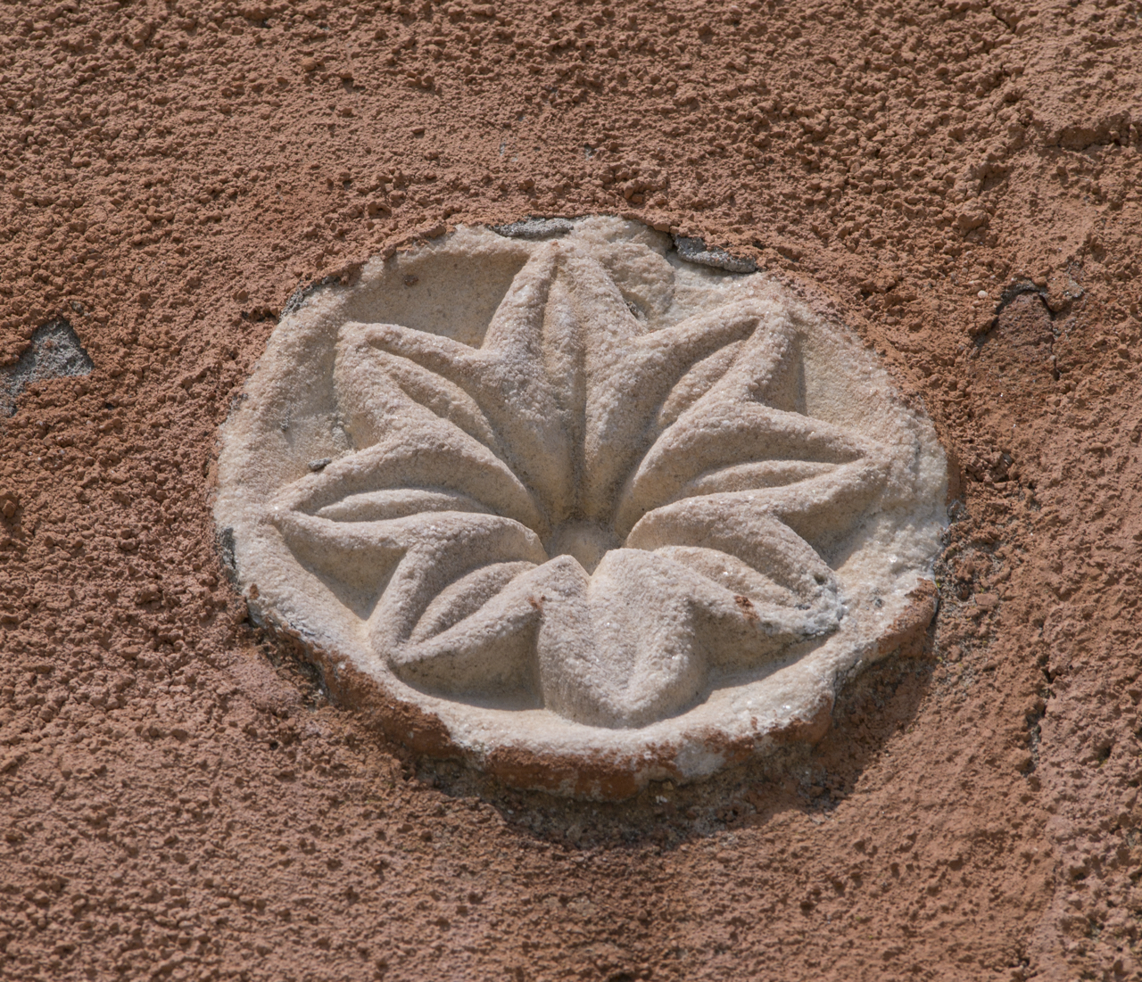 fiore (cornice marcapiano, frammento) - ambito veneziano (secc. XI-XIII)