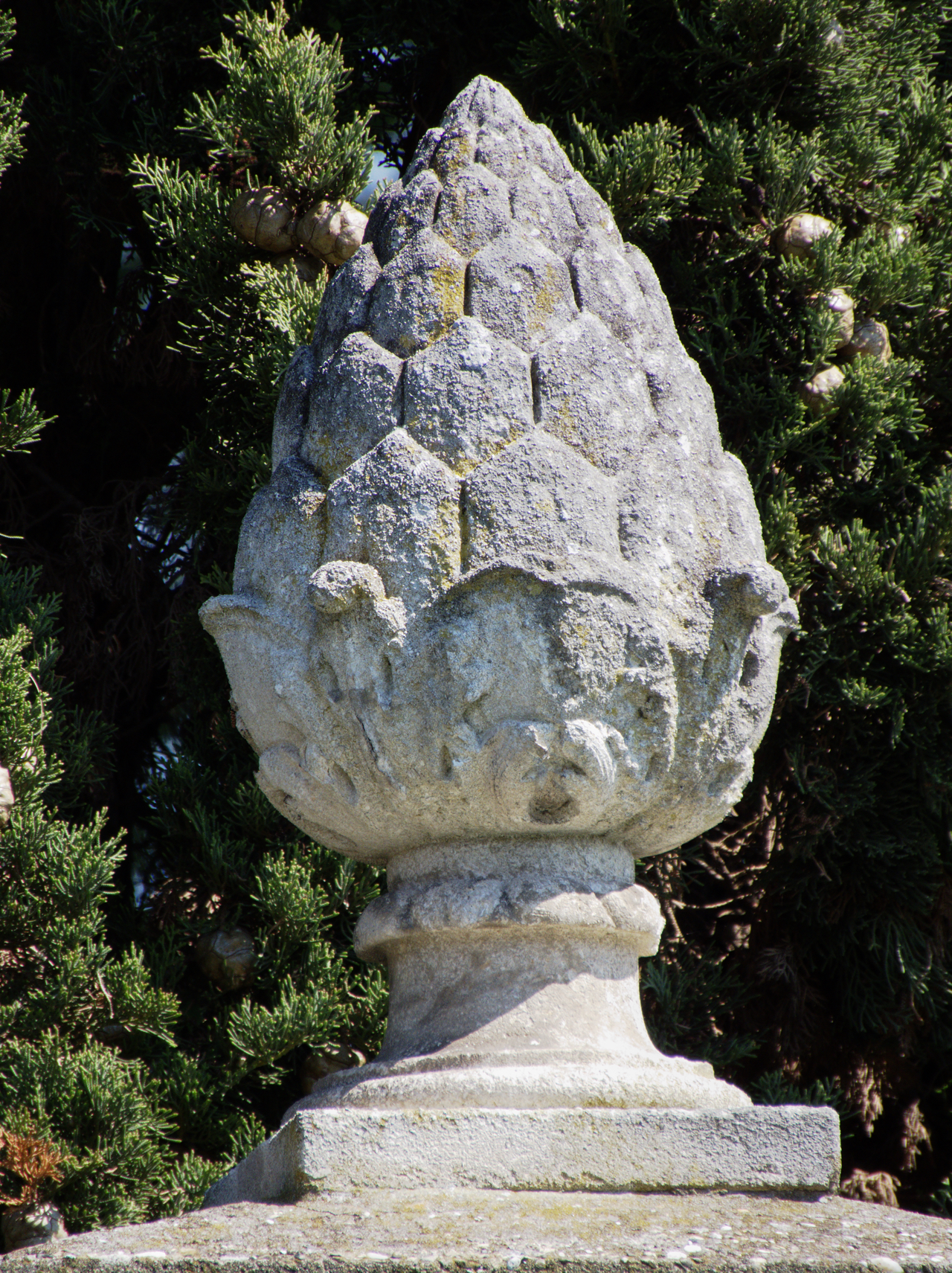 pigna (scultura, pendant) - ambito veneziano (sec. XX)