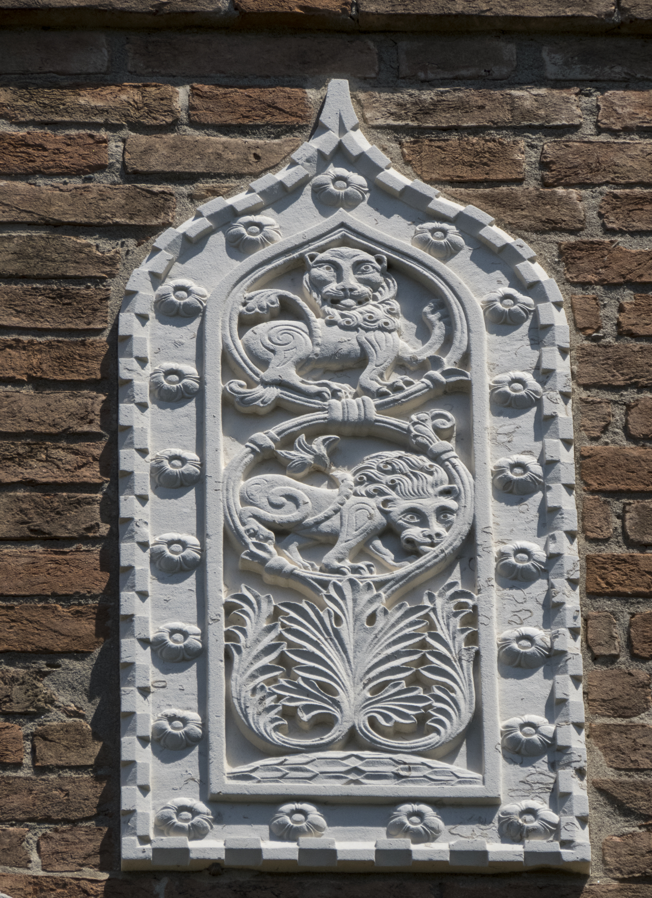 leoni, serpente, girali, motivi decorativi floreali e a dentelli (formella, serie) - ambito veneziano (sec. XX)