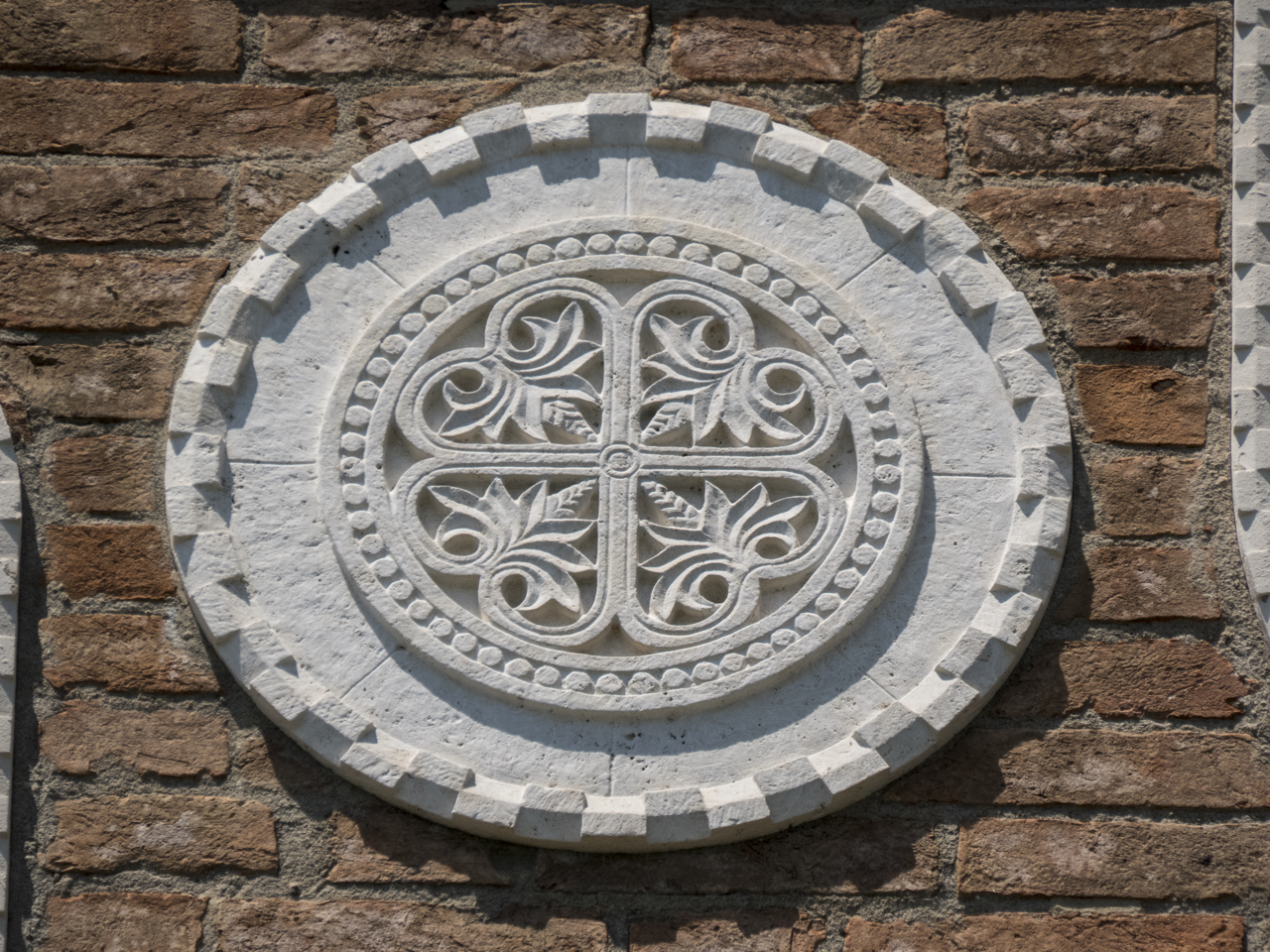 motivi decorativi fitomorfi e a dentelli (formella, serie) - ambito veneziano (sec. XX)